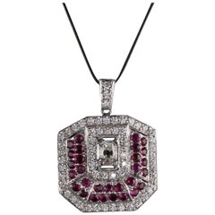 Colgante vintage de platino, diamantes y rubíes