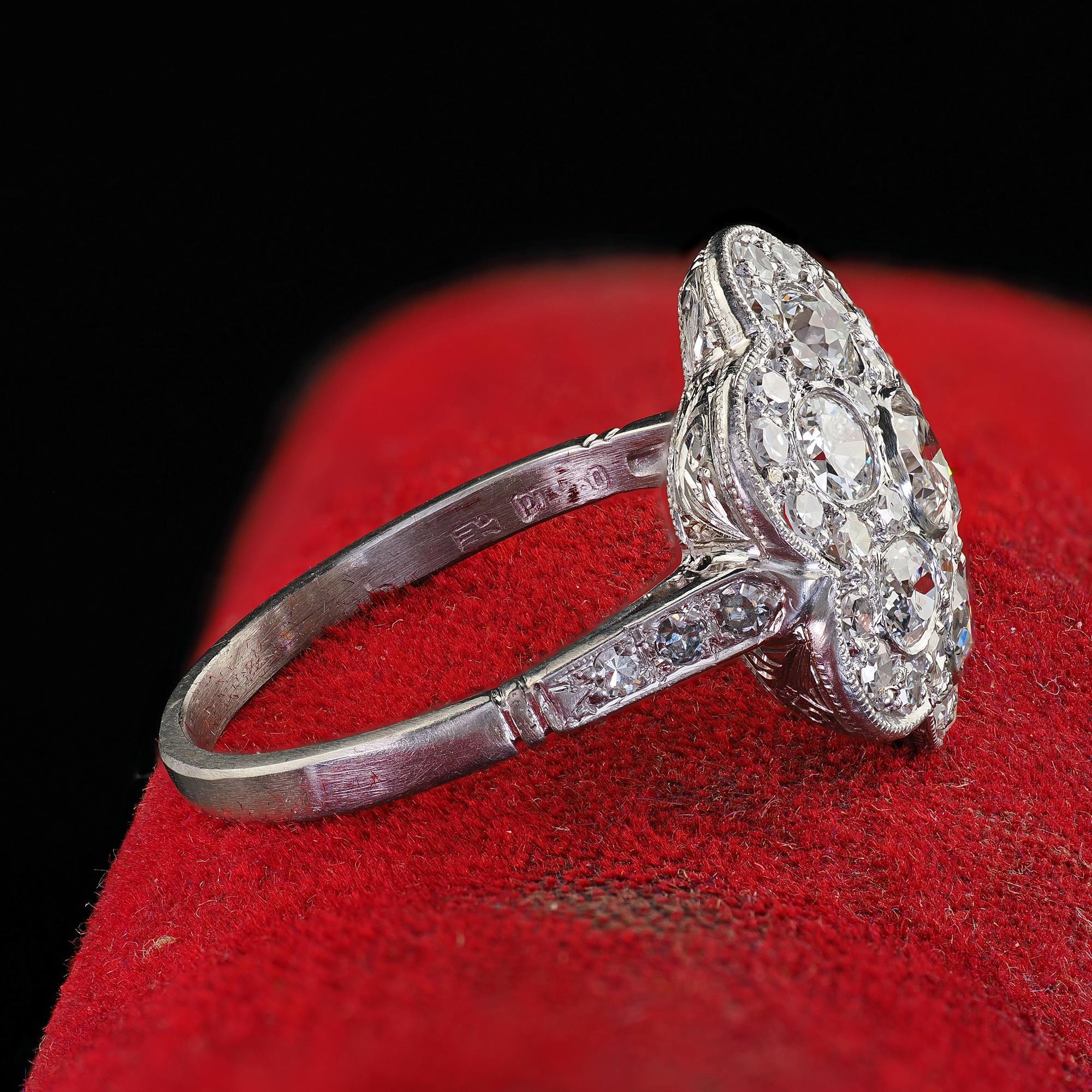 Taglio antico europeo Anello da cocktail in platino d'epoca con diamante taglio europeo inciso e floreale in vendita