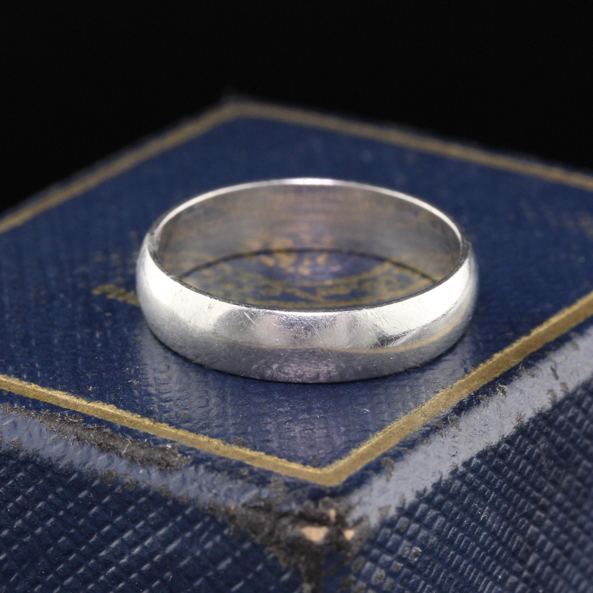 Simple vintage estate platinum wedding band!

#R0219

Metal: Platinum

Weight: 4 Grams

Ring Size: 5 (sizable)

This ring can be sized for a $30 fee!

*Please note that we cannot accept returns on sized rings.

Measurements: 4.05 mm