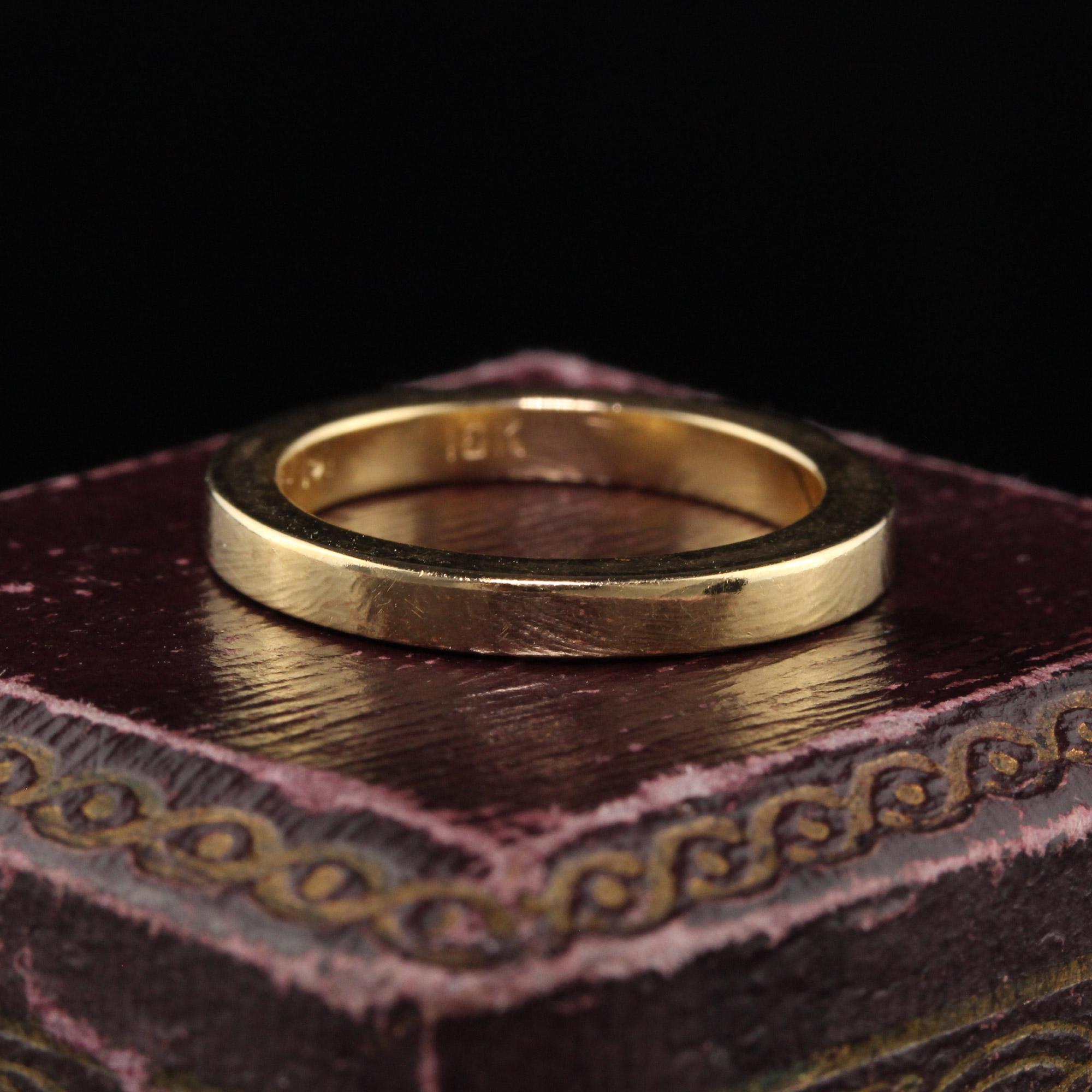 Beautiful Vintage Estate Retro 18K Yellow Gold Classic Wedding Band. This classic wedding band is crafted in solid 18K yellow gold and is in good condition.

Item #R1160

Metal: 18K Yellow Gold

Weight: 4.4 Grams

Size: 4 1/2

Measurements: Top of