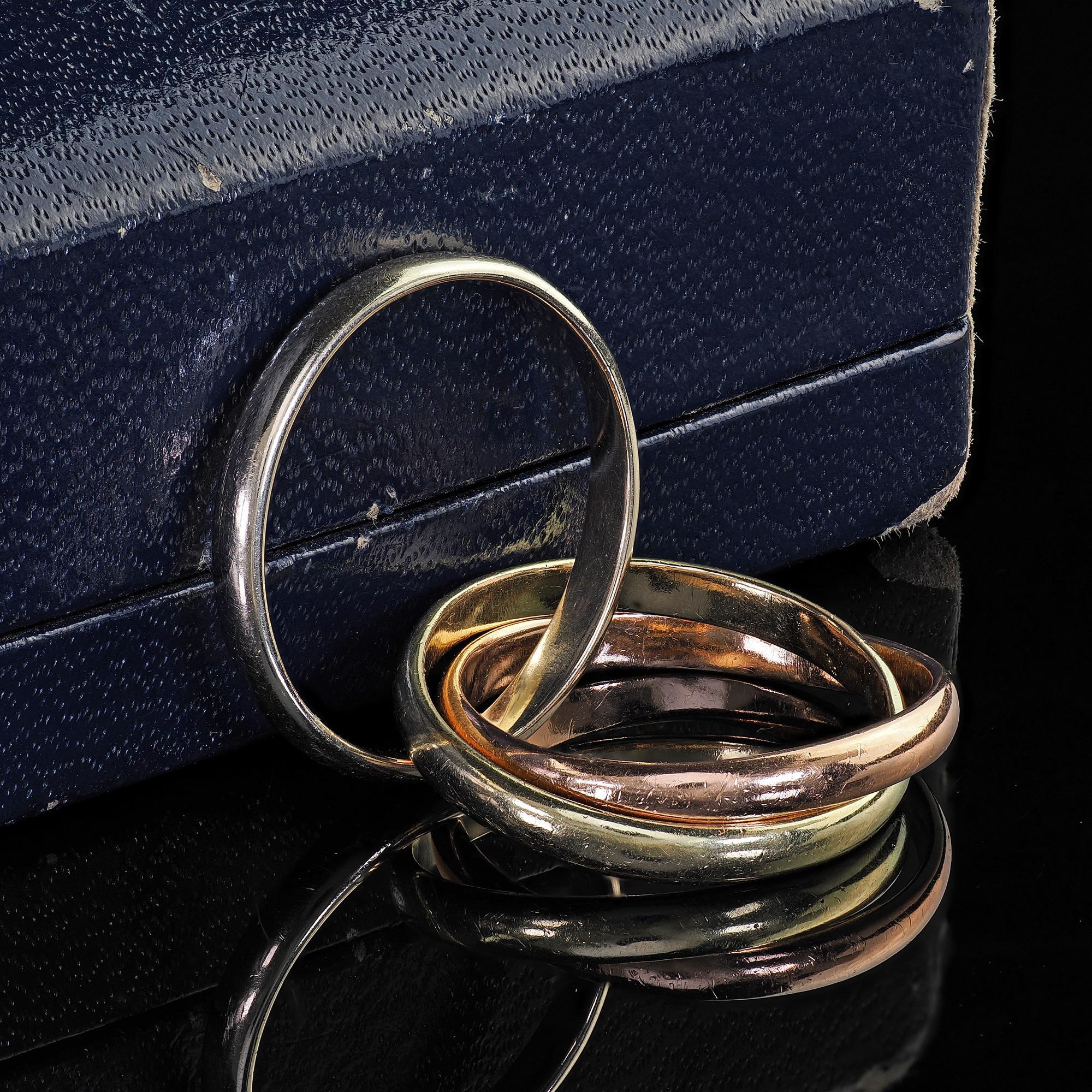 Retro Vintage Estate Tiffany and Co 14K Tri Gold Rolling Ring Band - Size 6 3/4 For Sale