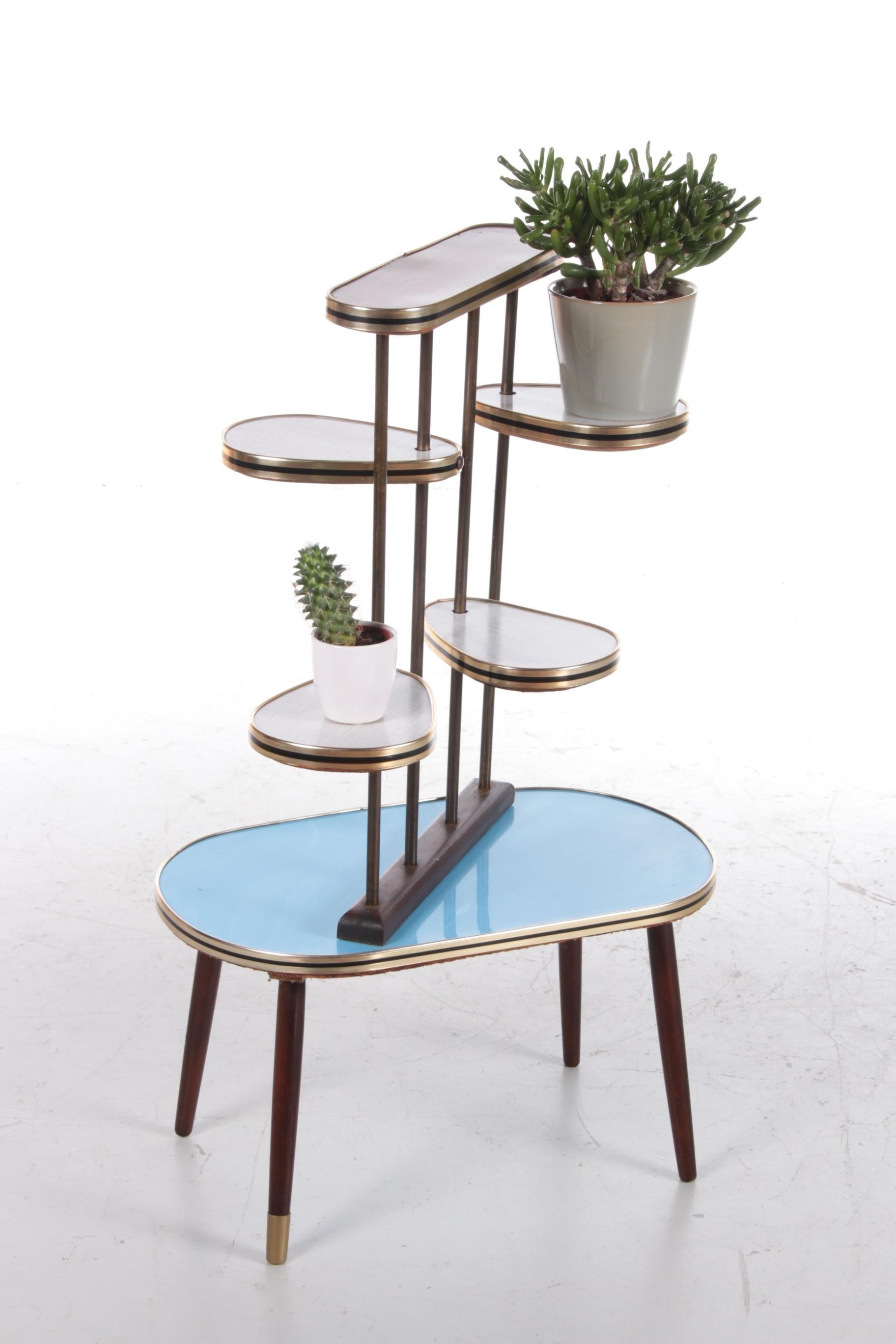 Vintage Etagere plant stand sixties with beautiful colours.


Unique in this format. Very nice now that the botanical plant trend has become an integral part of the interior.

These beautiful plant tables are an eye-catcher in the room due to