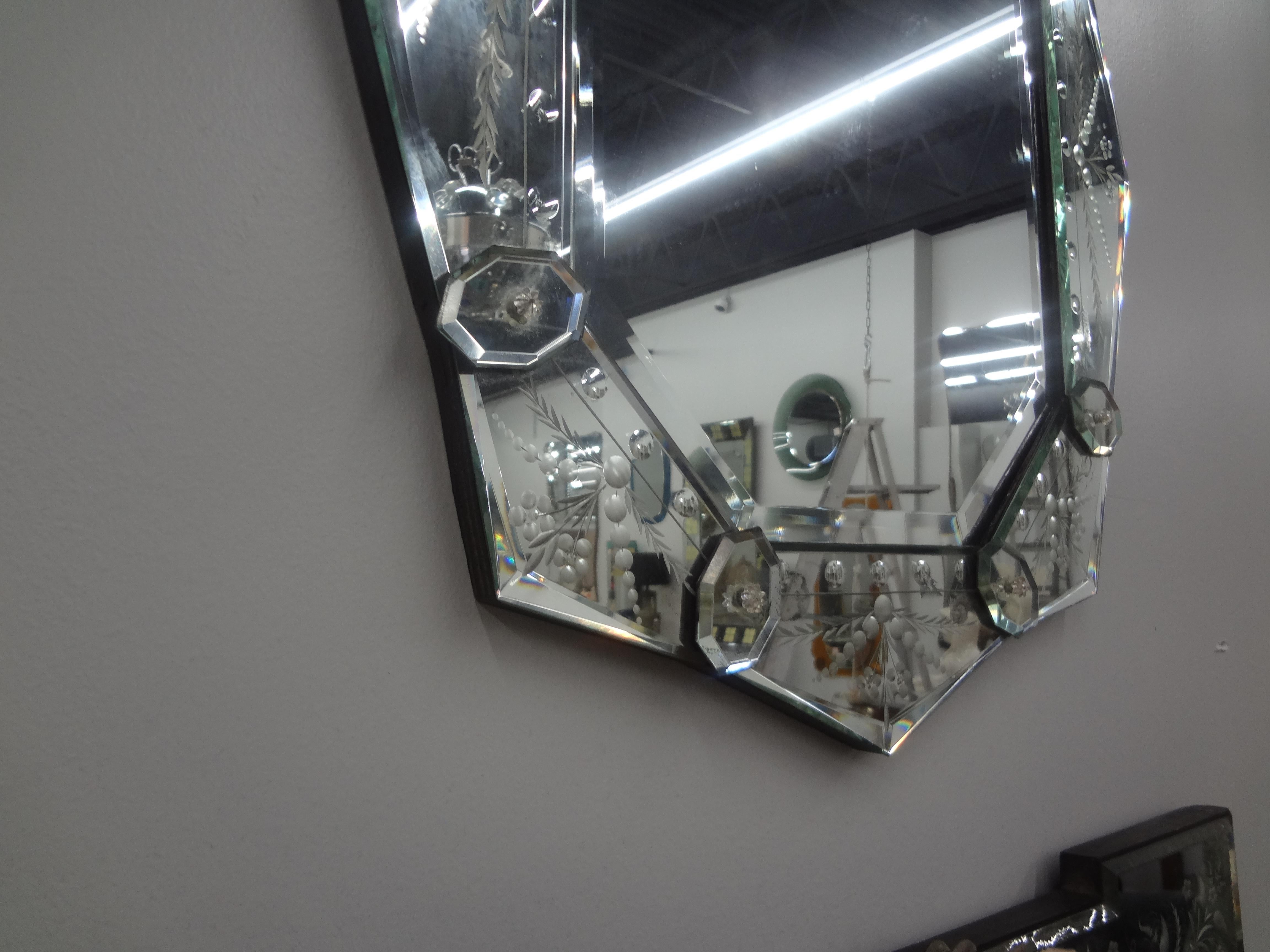 Vieux miroir vénitien gravé et biseauté en vente 3