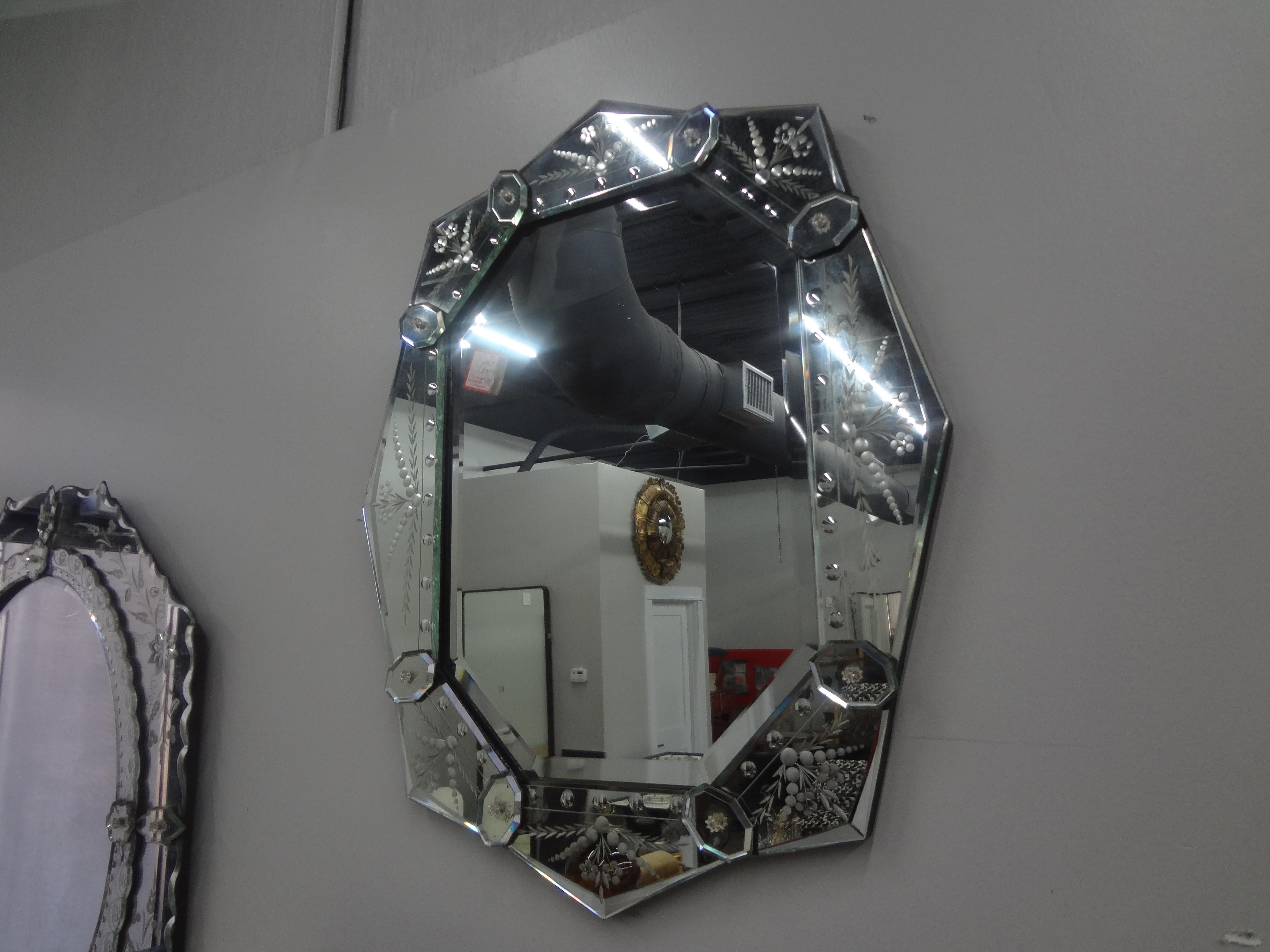 Geätzter und abgeschrägter venezianischer Vintage-Spiegel (Mitte des 20. Jahrhunderts) im Angebot