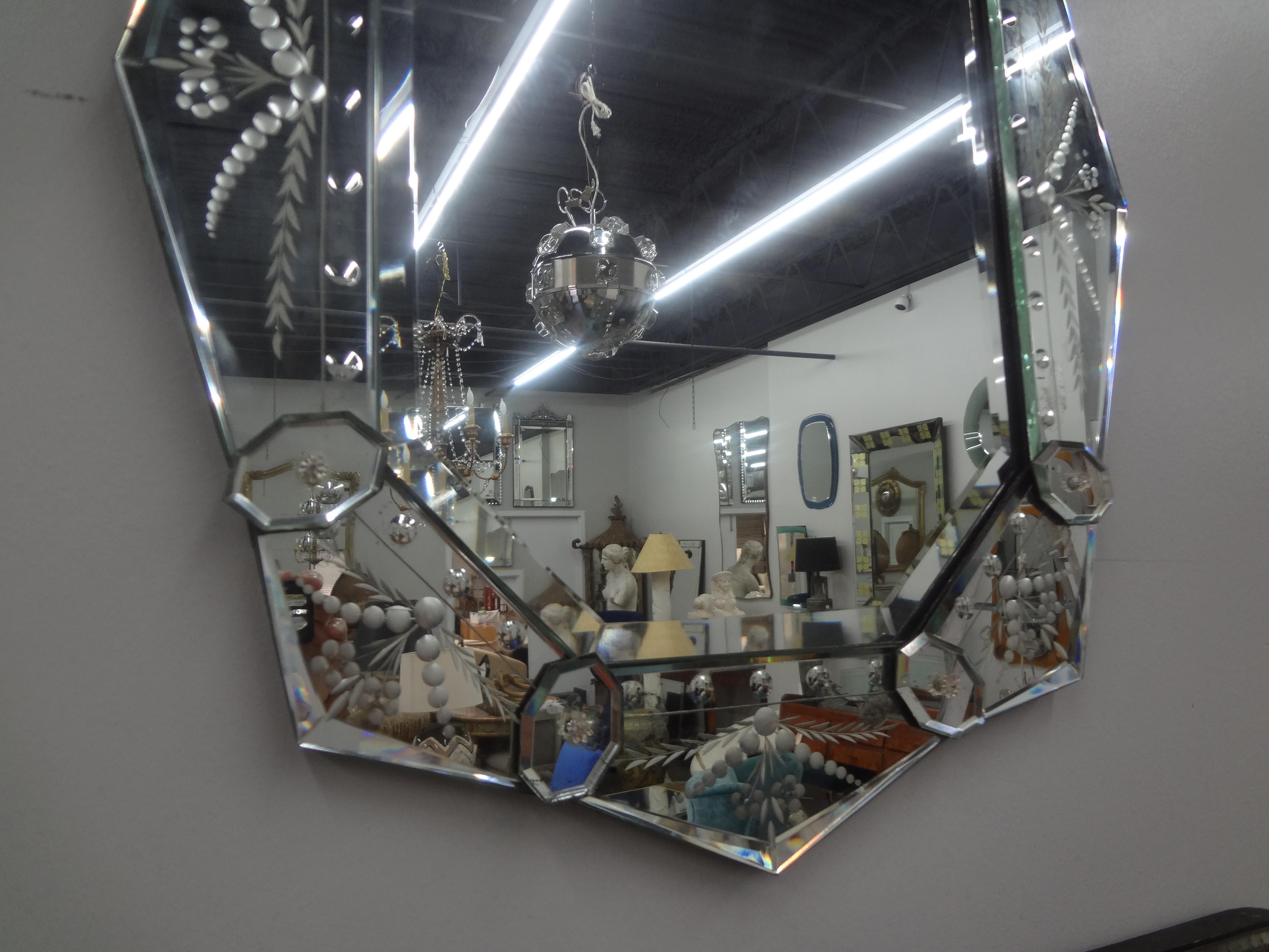Geätzter und abgeschrägter venezianischer Vintage-Spiegel im Angebot 2
