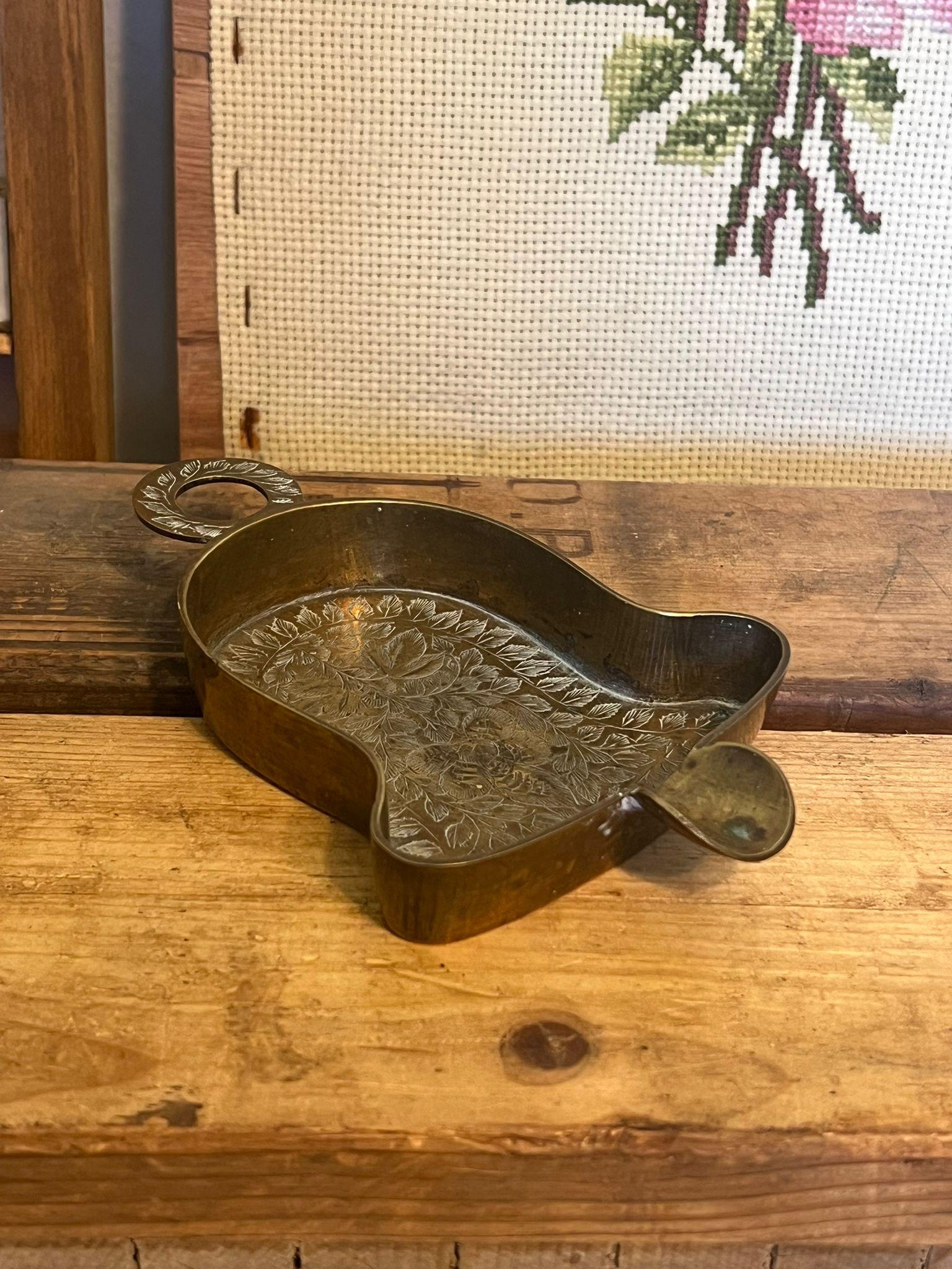 Cendrier vintage gravé en forme de cloche Trinket Disk Bon état - En vente à Seattle, WA