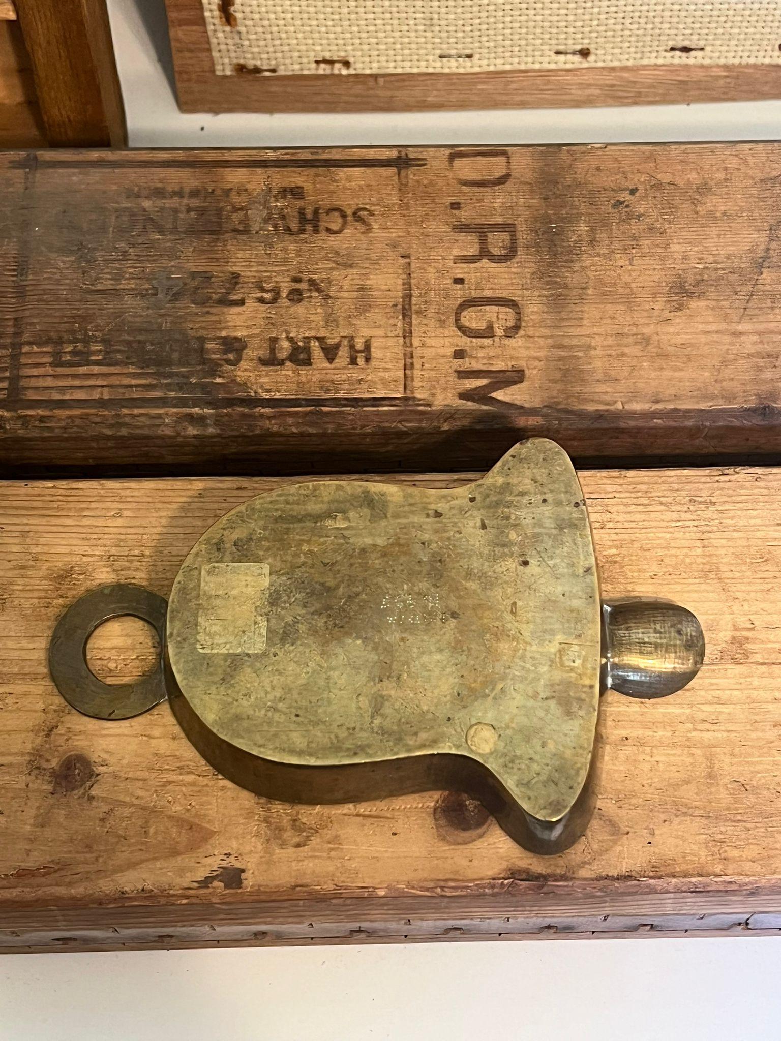 Cendrier vintage gravé en forme de cloche Trinket Disk en vente 1