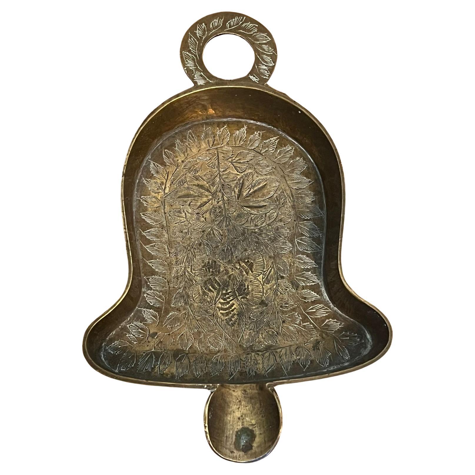 Disco portacenere a forma di campana incisa vintage