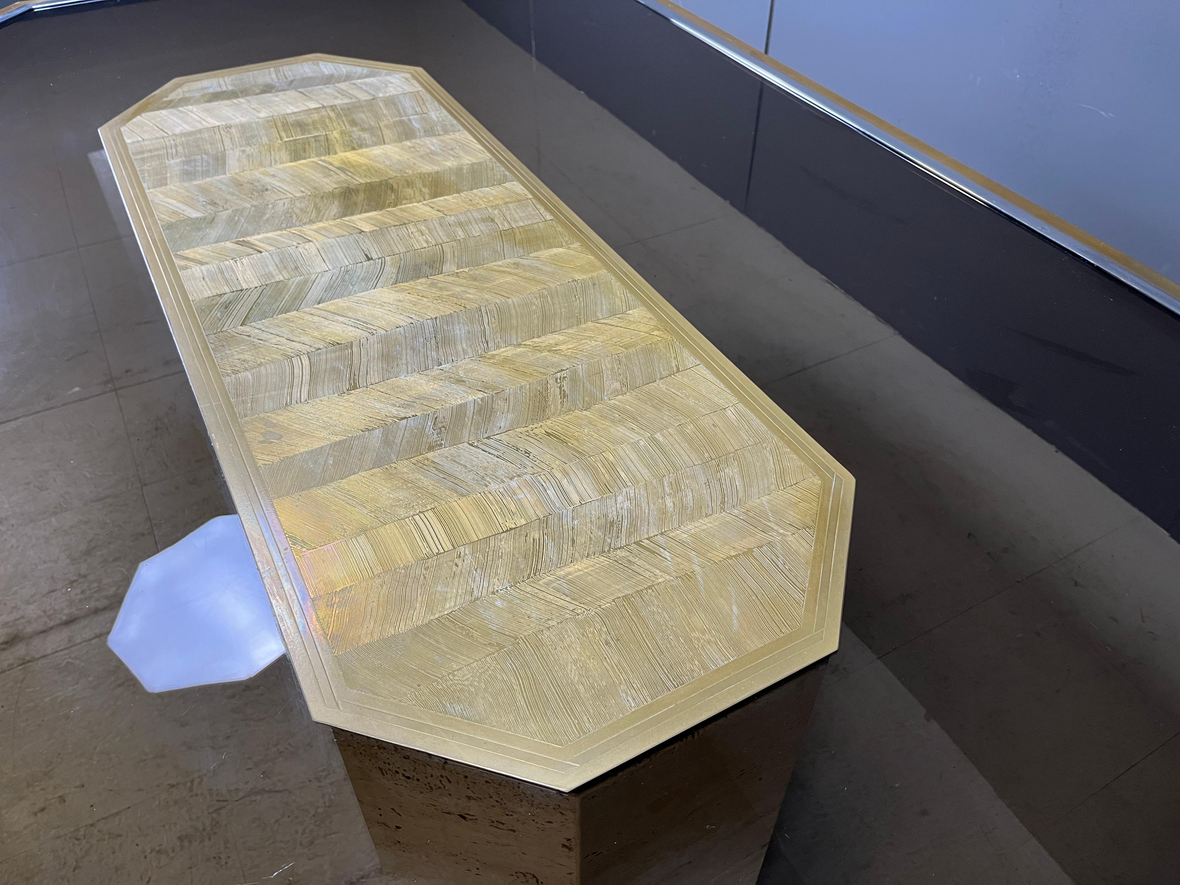 Table d'art vintage en laiton gravé de Roger Vanhevel en vente 3