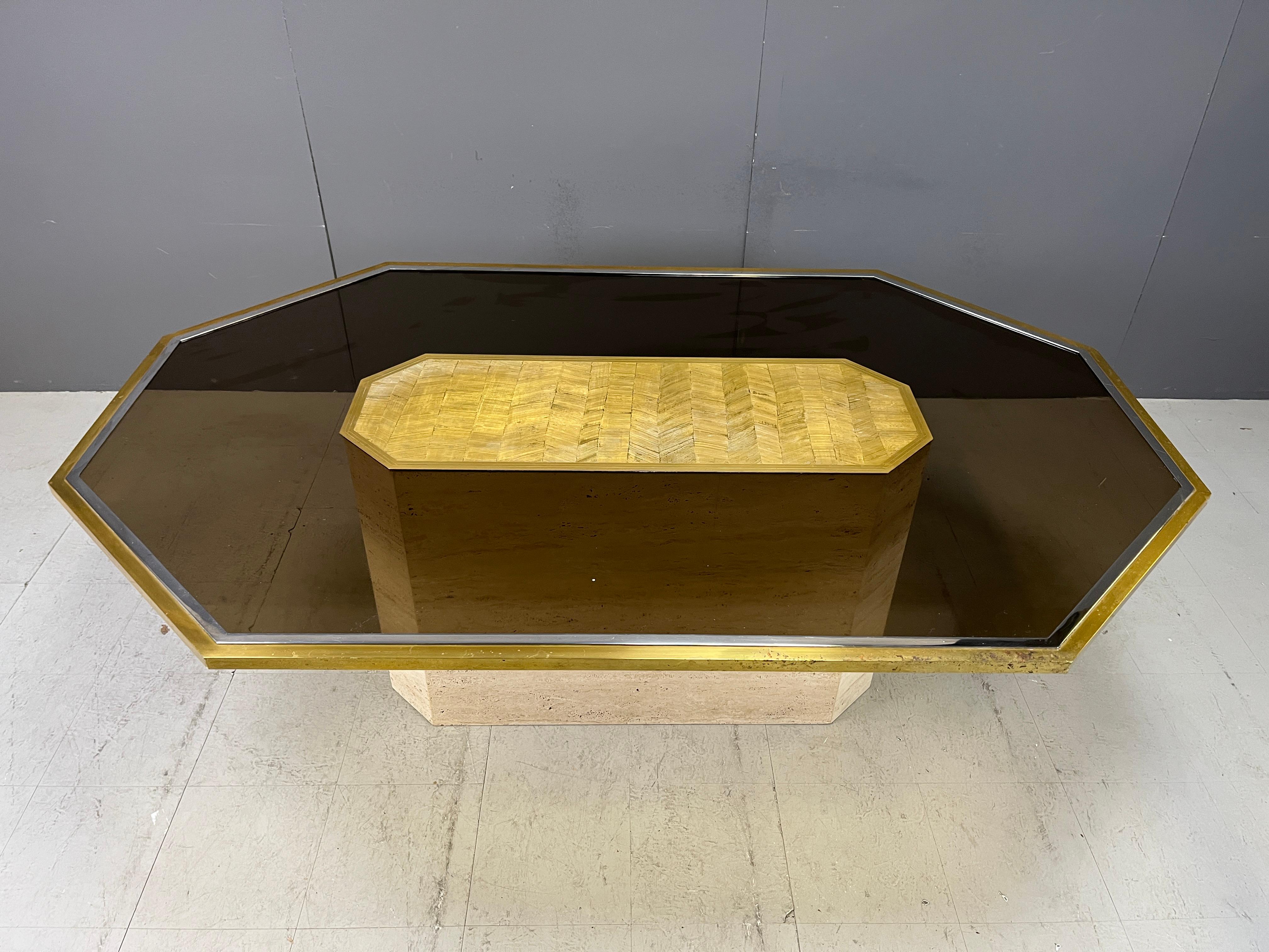 Belge Table d'art vintage en laiton gravé de Roger Vanhevel en vente