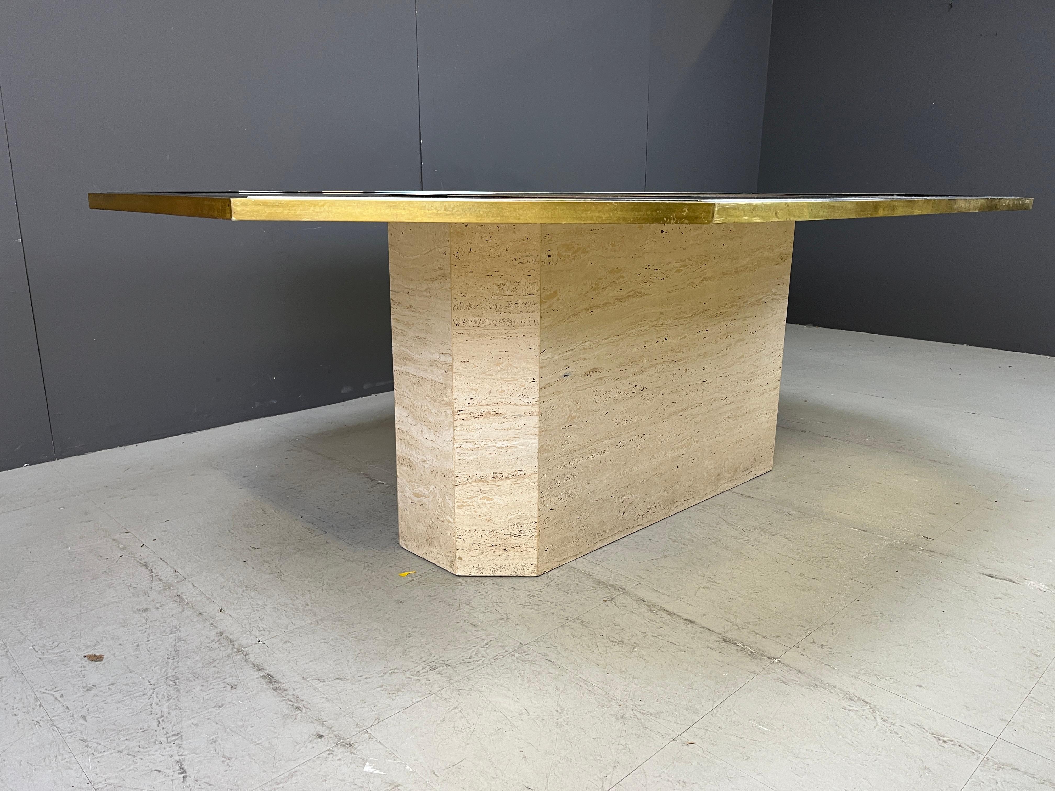 Métal Table d'art vintage en laiton gravé de Roger Vanhevel en vente