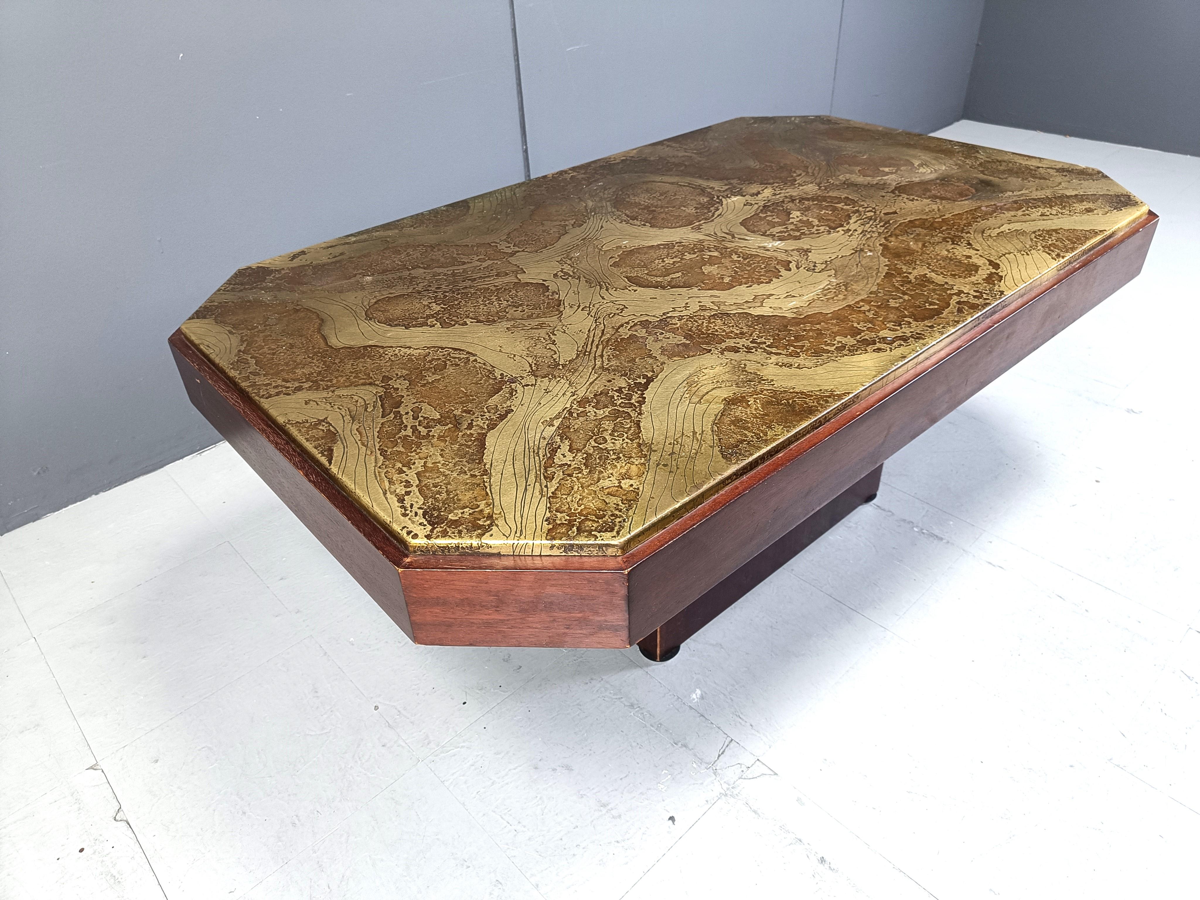 Tavolino in ottone acidato vintage anni '70 in vendita 3