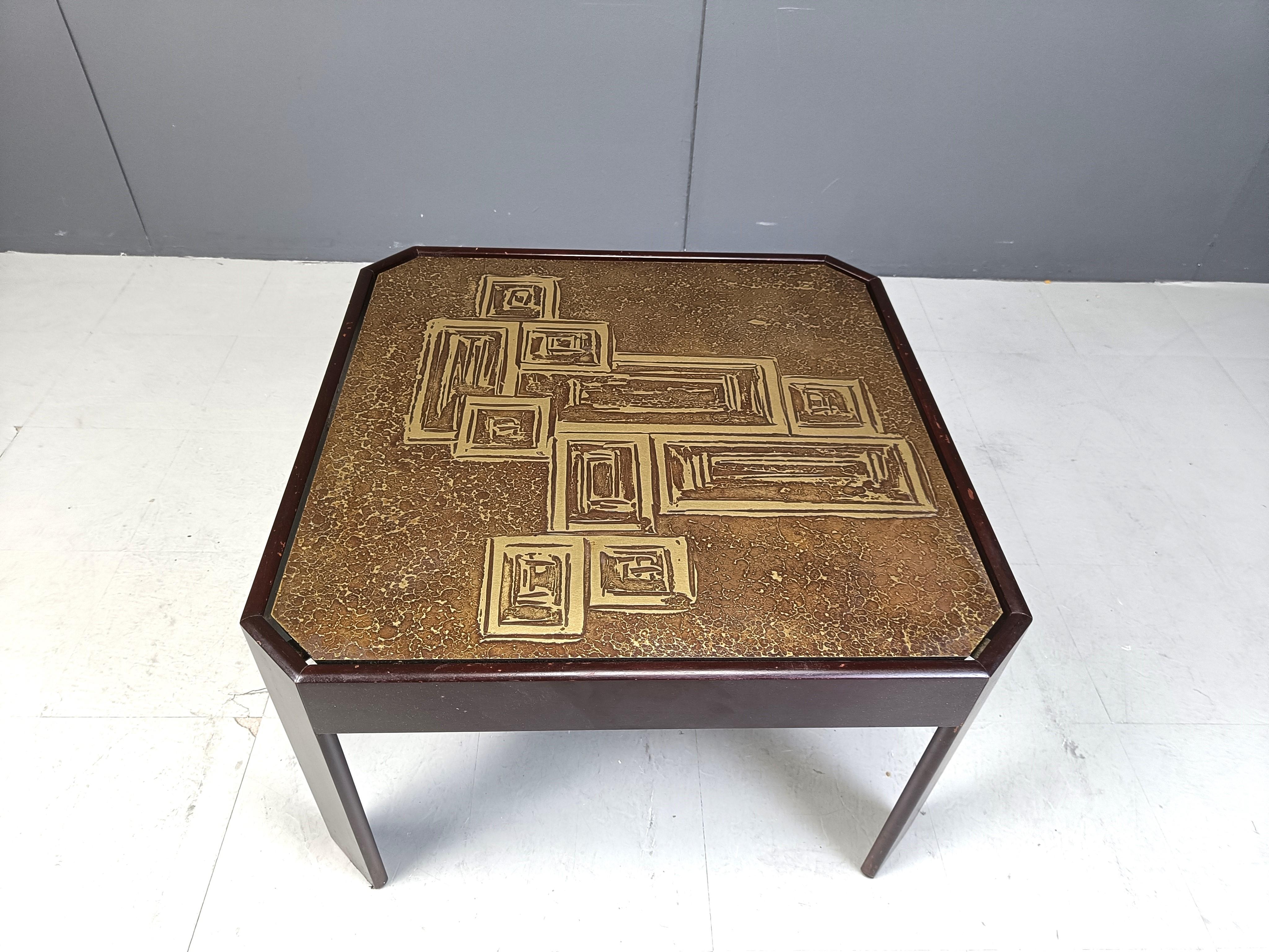 Brutalisme Table d'appoint vintage en laiton gravé des années 1970 en vente