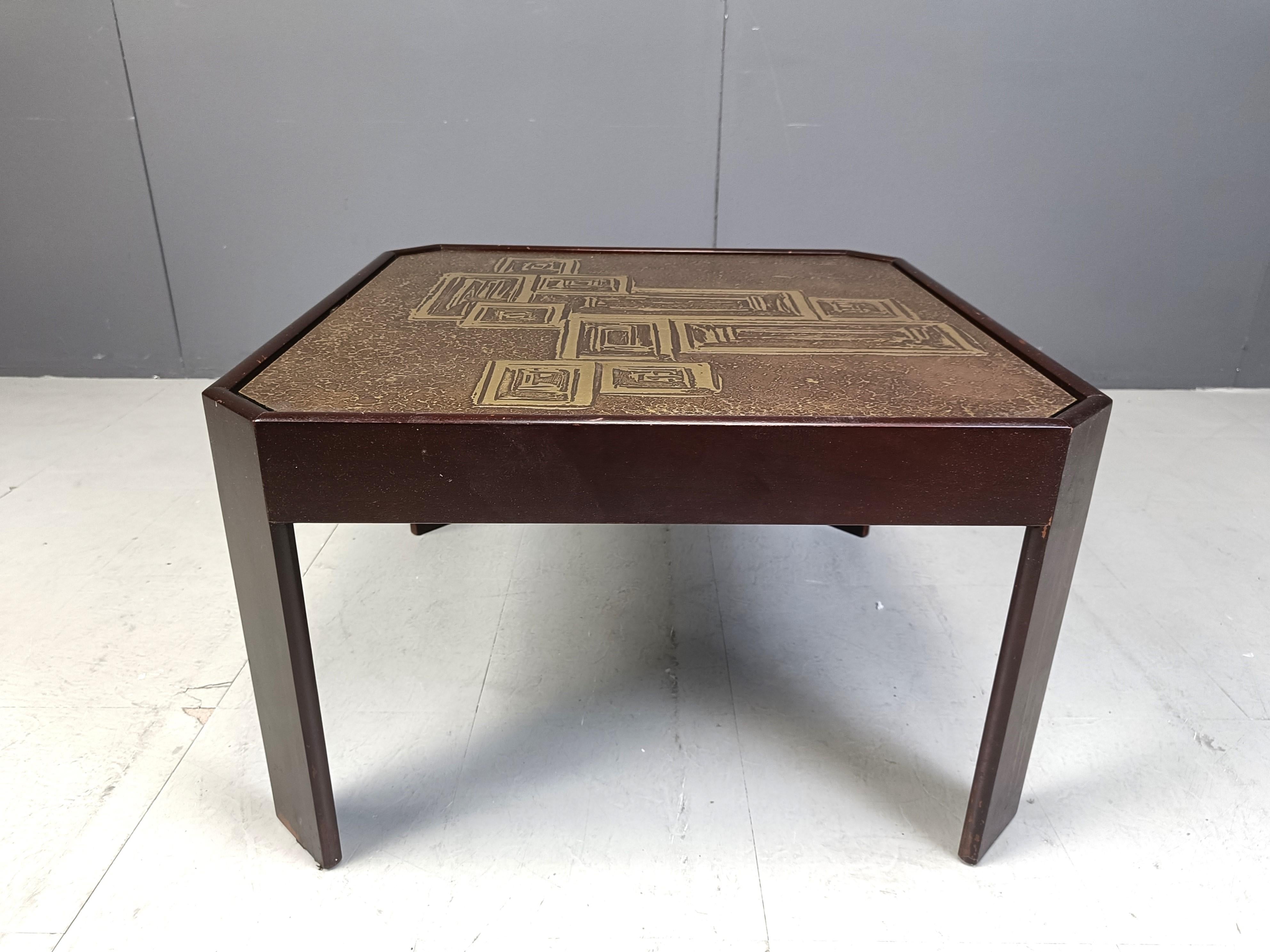 Table d'appoint vintage en laiton gravé des années 1970 Bon état - En vente à Leuven, Vlaams Gewest
