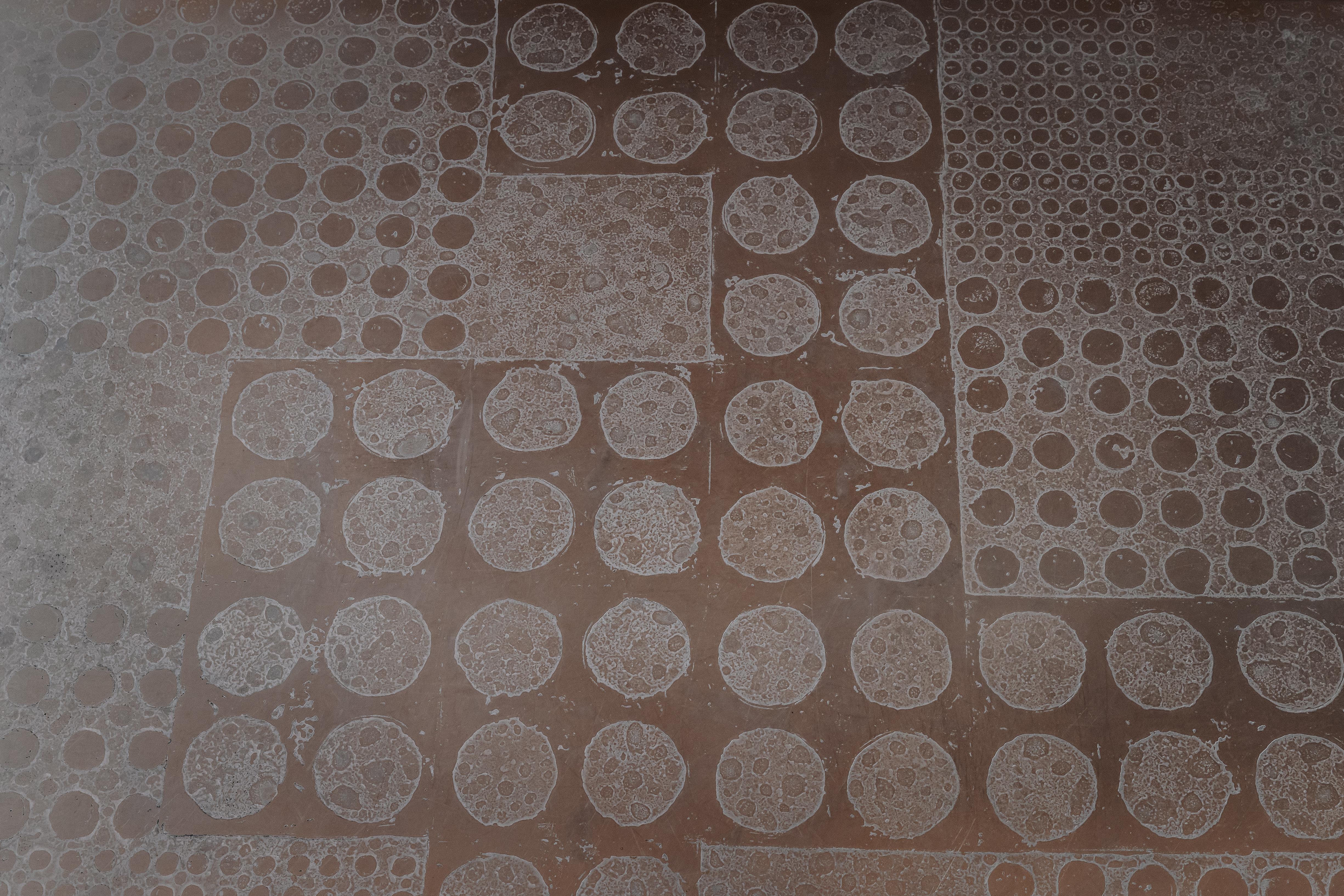Mesa de centro vintage de metal grabado, Países Bajos, circa 1970 Metal en venta
