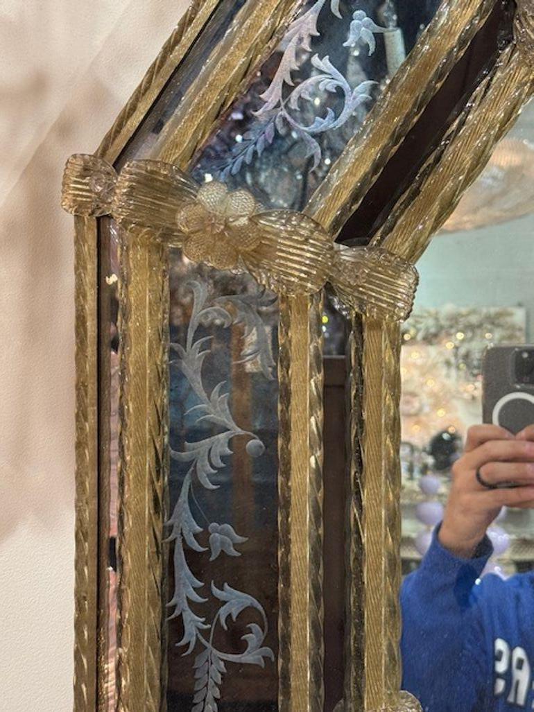 Buriné Vieux miroir octogonal de style vénitien en verre de Murano gravé en vente