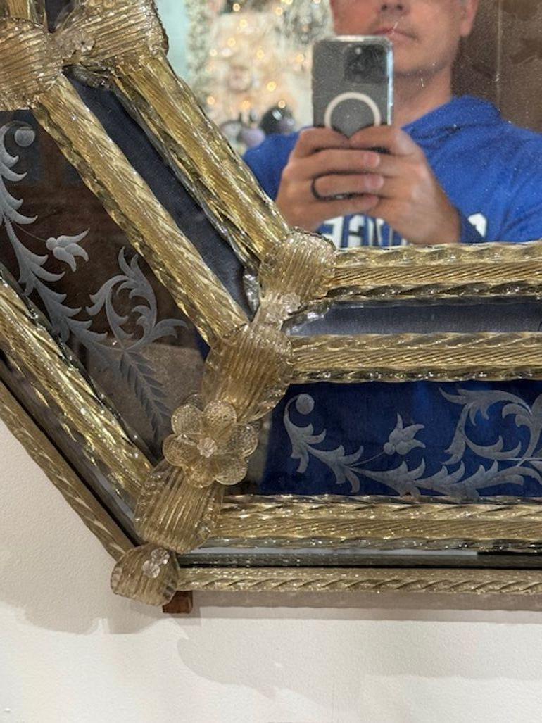 Vieux miroir octogonal de style vénitien en verre de Murano gravé Bon état - En vente à Dallas, TX