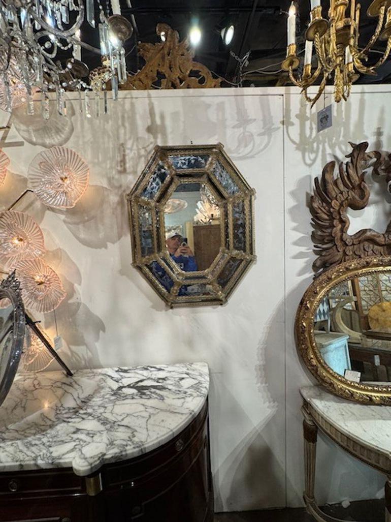 20ième siècle Vieux miroir octogonal de style vénitien en verre de Murano gravé en vente