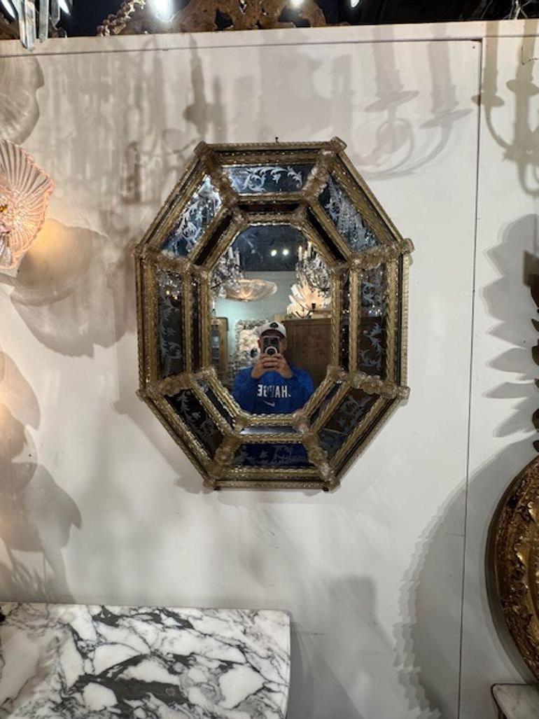 Vieux miroir octogonal de style vénitien en verre de Murano gravé en vente 1