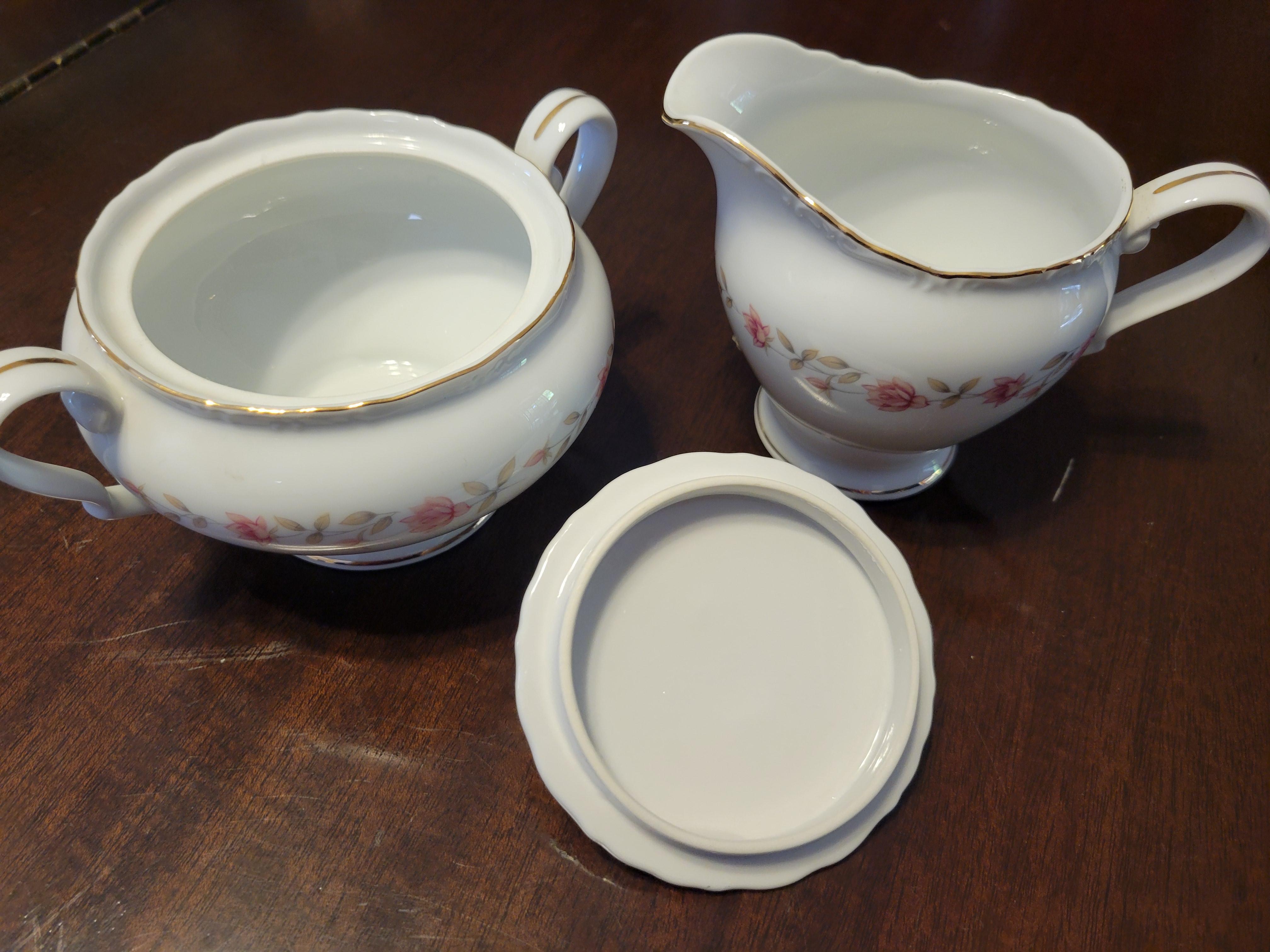 1950, Eternal Rose (Japan) Fine China 8-Person Dining Set - 44 pieces For Sale 8