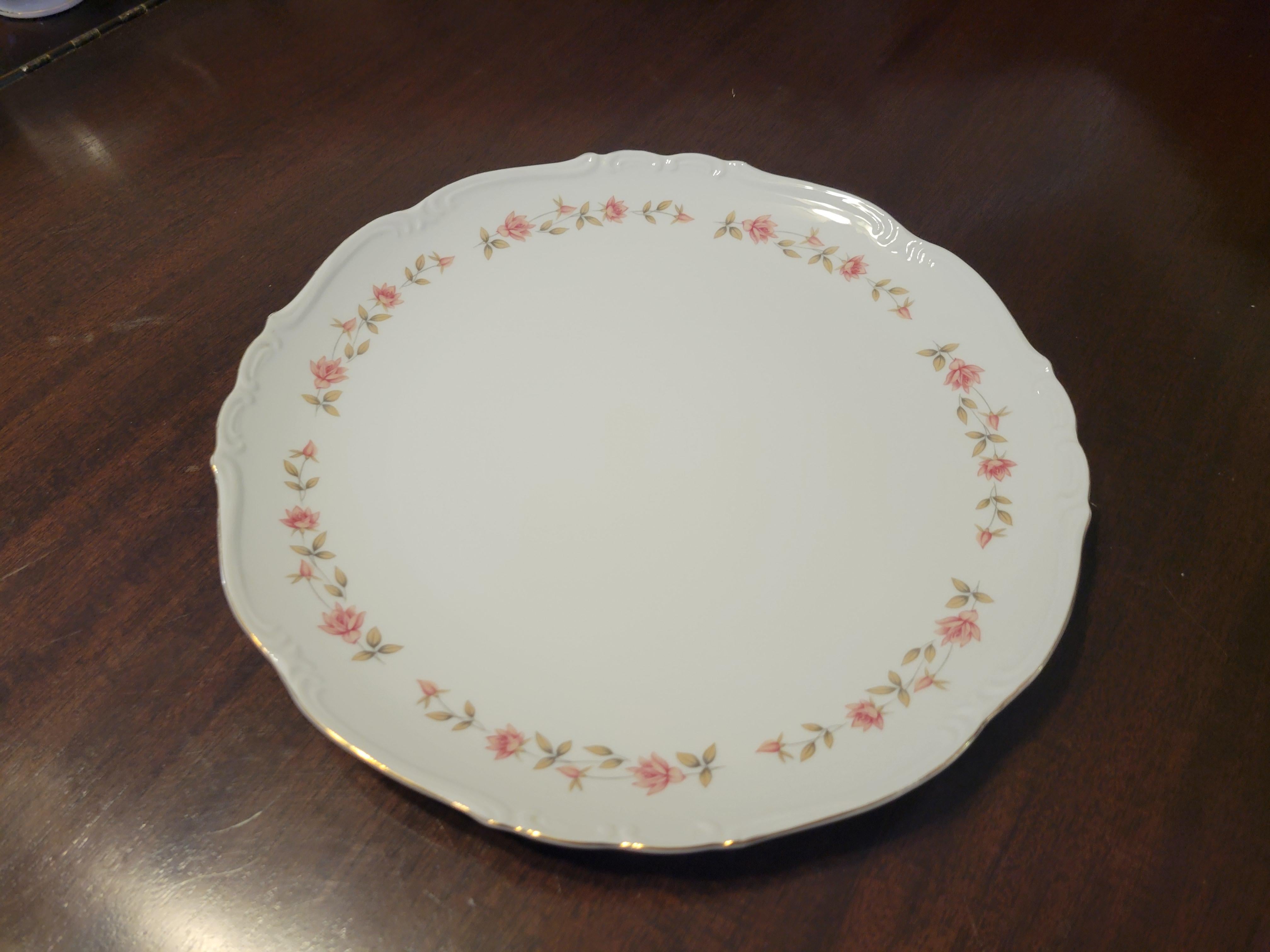 1950, Eternal Rose (Japan) Fine China 8-Person Dining Set - 44 pieces For Sale 9