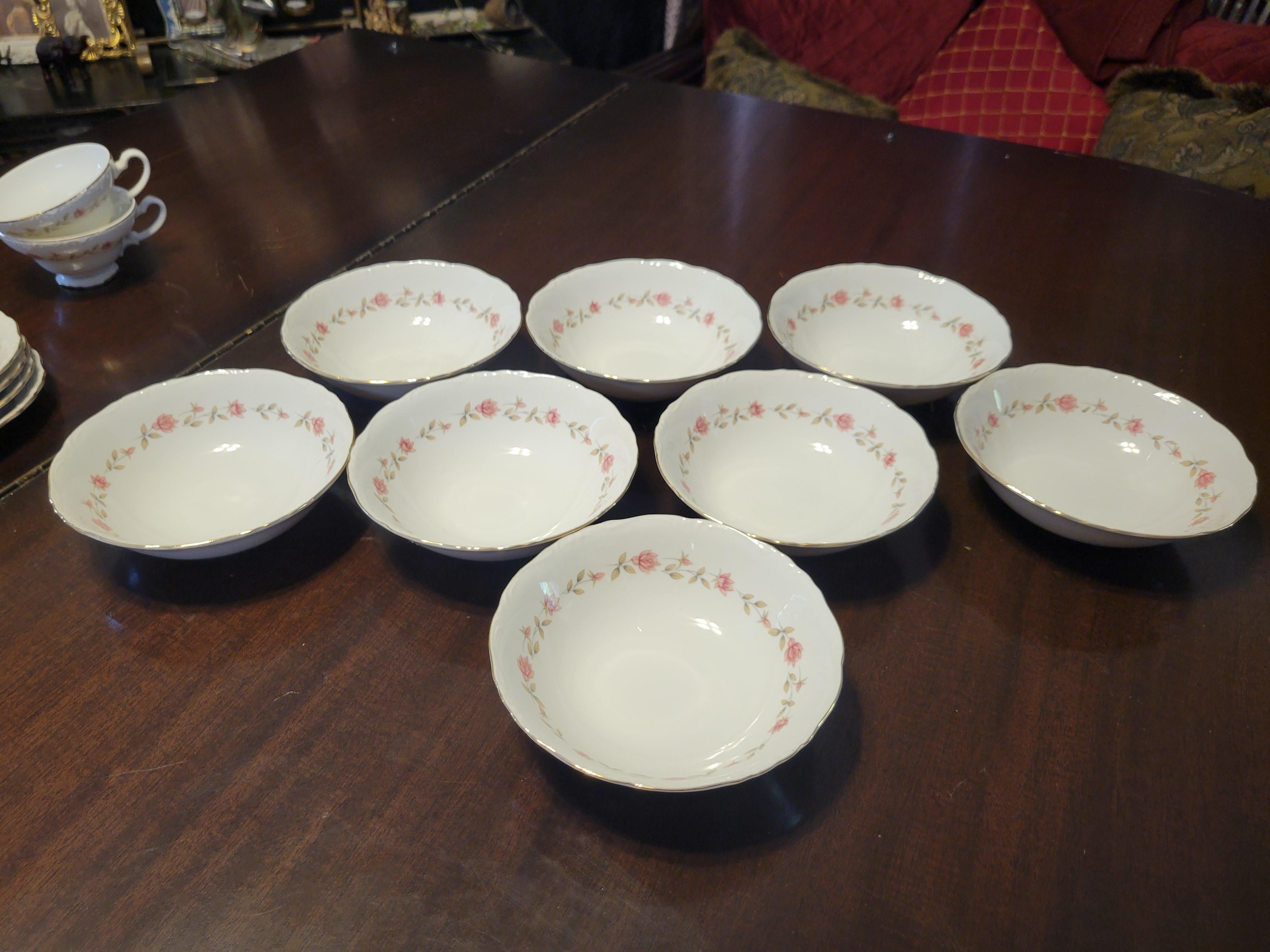 Vintage, Eternal Rose (Japan) Fine China Dining Set for 8 - 44 pieces For Sale 10