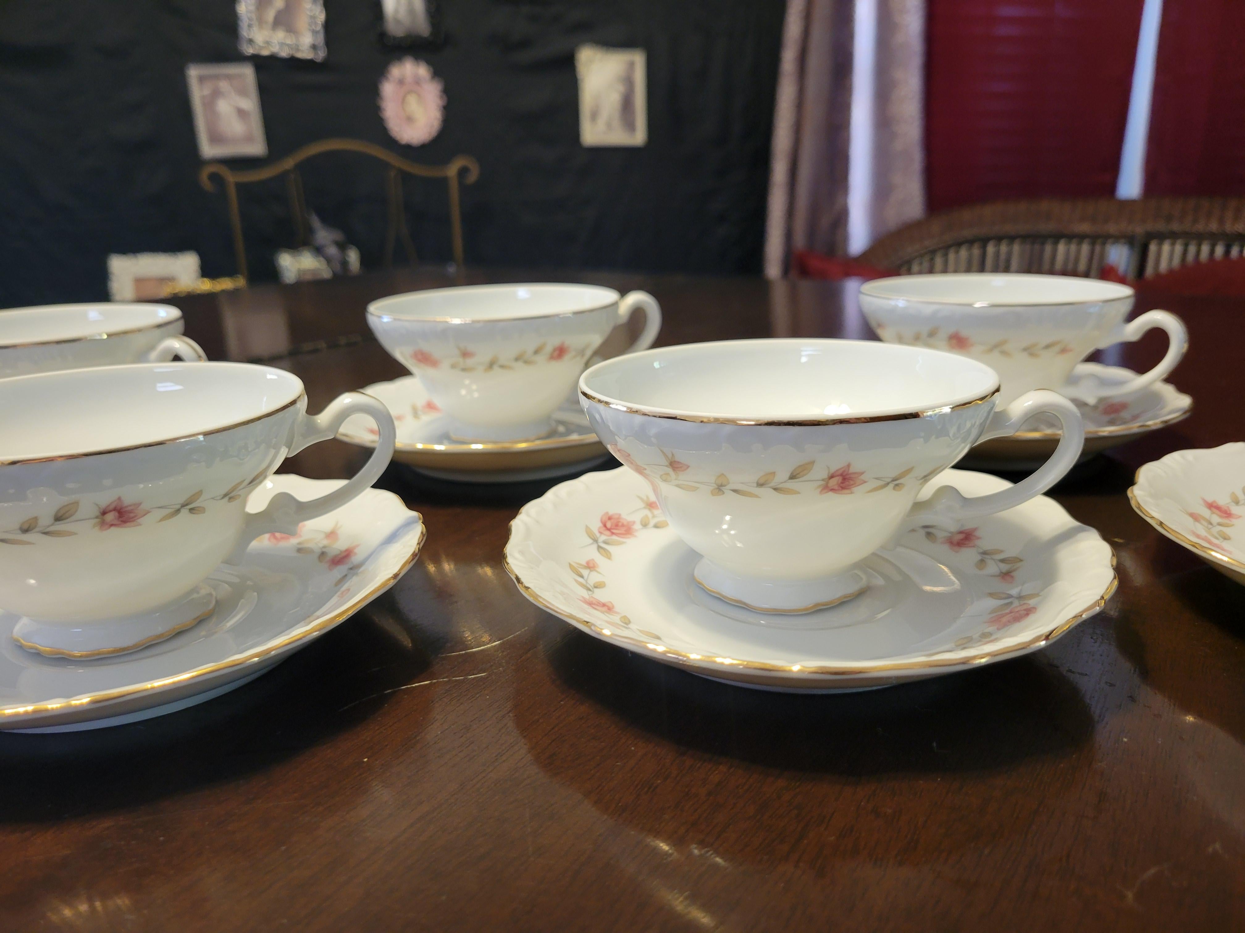 1950, Eternal Rose (Japan) Fine China 8-Person Dining Set - 44 pieces For Sale 11