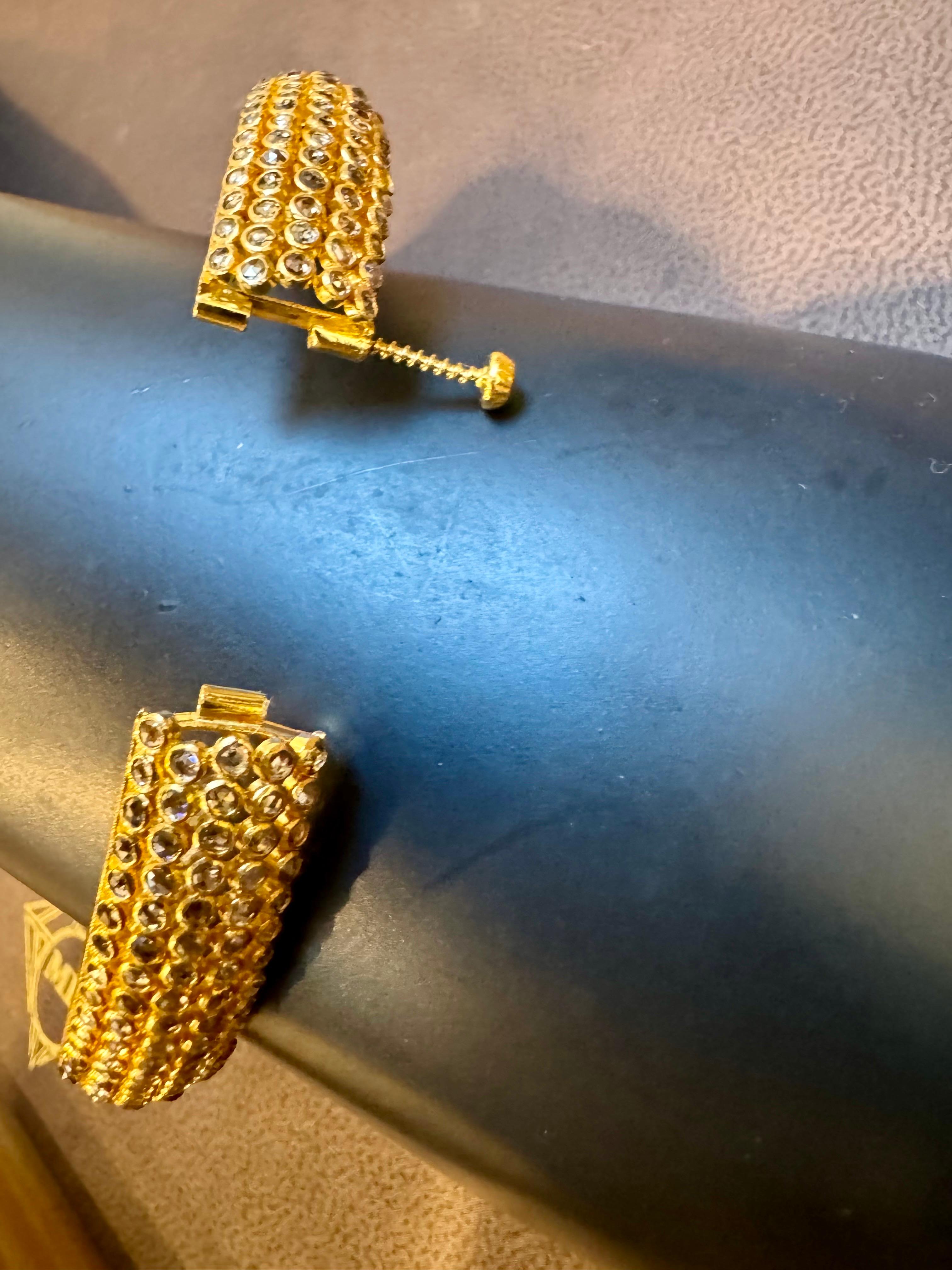 Vintage Eternity-Armreif aus 22 Karat Gelbgold mit 27,6 Gramm, mit 10,77 CH im Angebot 2