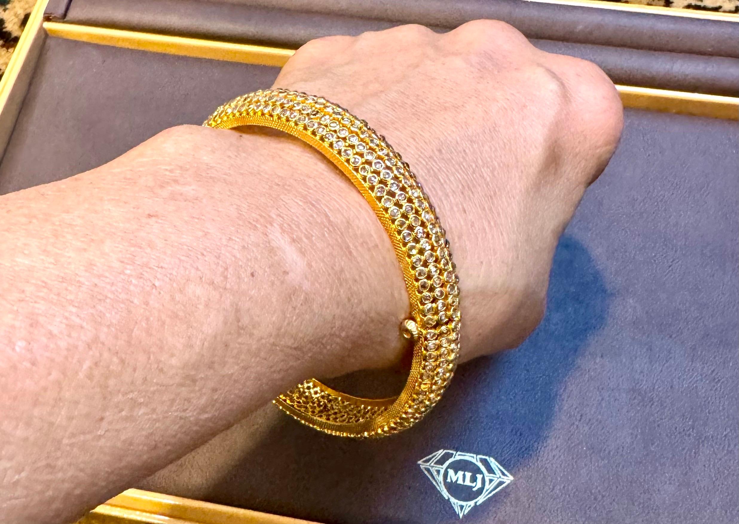 Vintage Eternity-Armreif aus 22 Karat Gelbgold mit 27,6 Gramm, mit 10,77 CH im Angebot 5