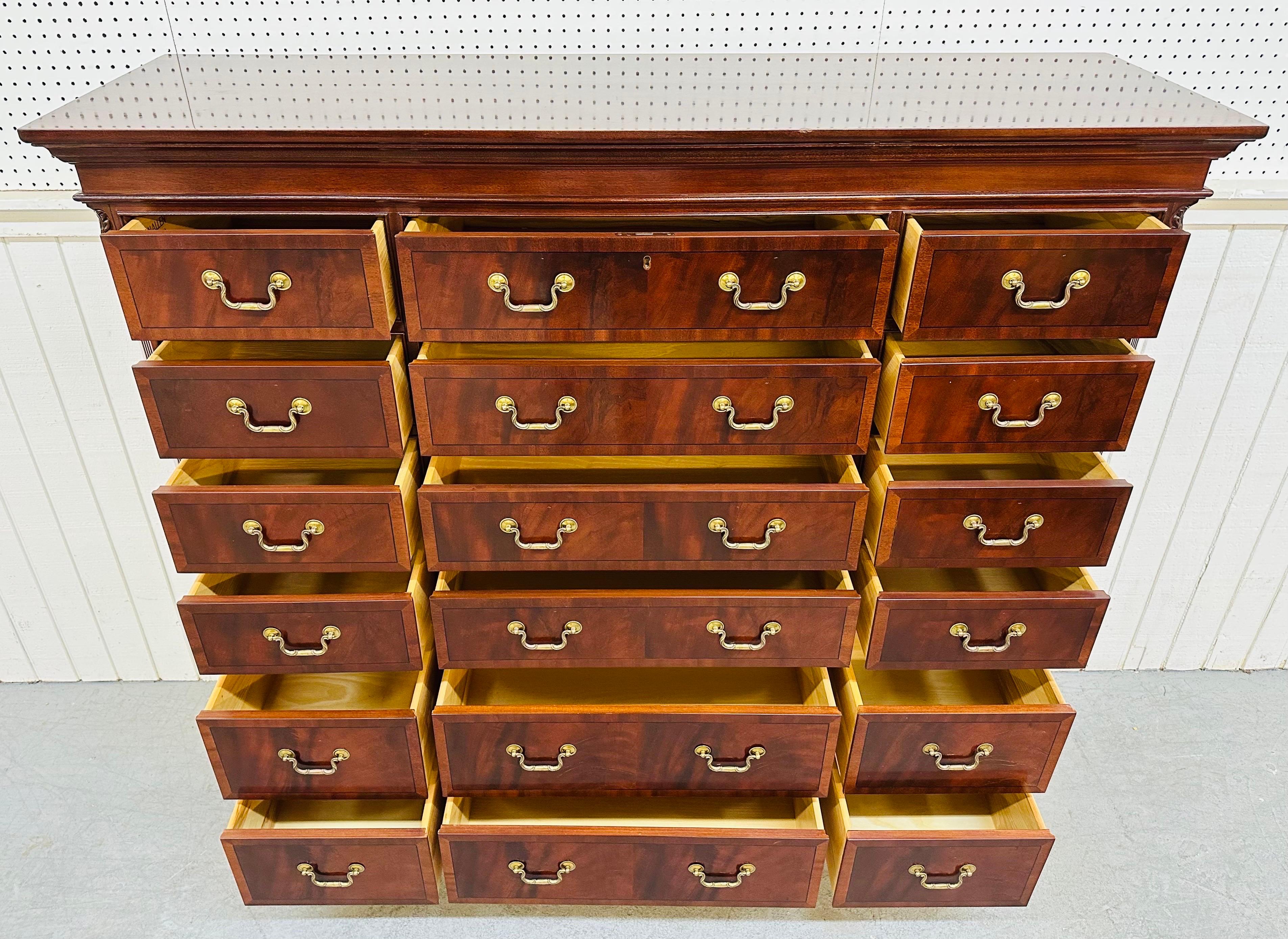 Vintage Ethan Allen “18th Century” Mahogany Chest of Drawers In Good Condition In Clarksboro, NJ