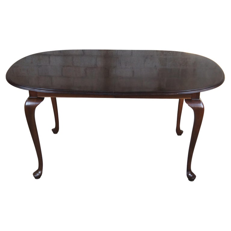 Vintage Ethan Allen Georgian Court Queen Anne Cherry Oval Dining Table