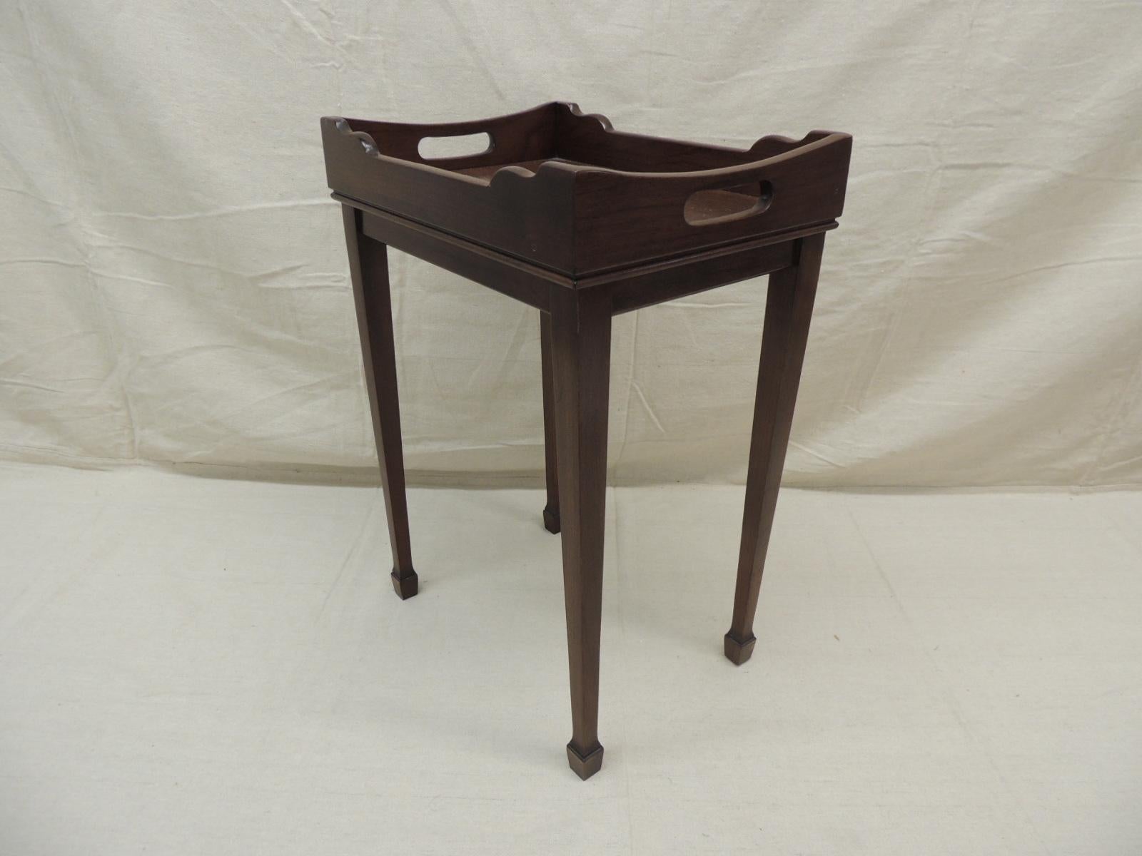 Vintage Ethan Allen side tray table with tapered legs
Measures: 9.5” D x 13