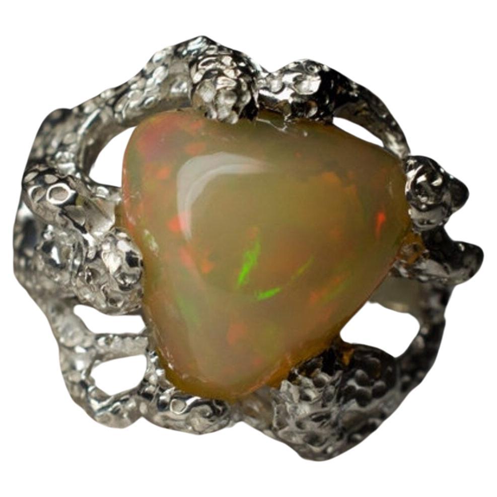 Vintage Ethiopian Opal Silver Ring Medusa unisex ring 7.5 size For Sale