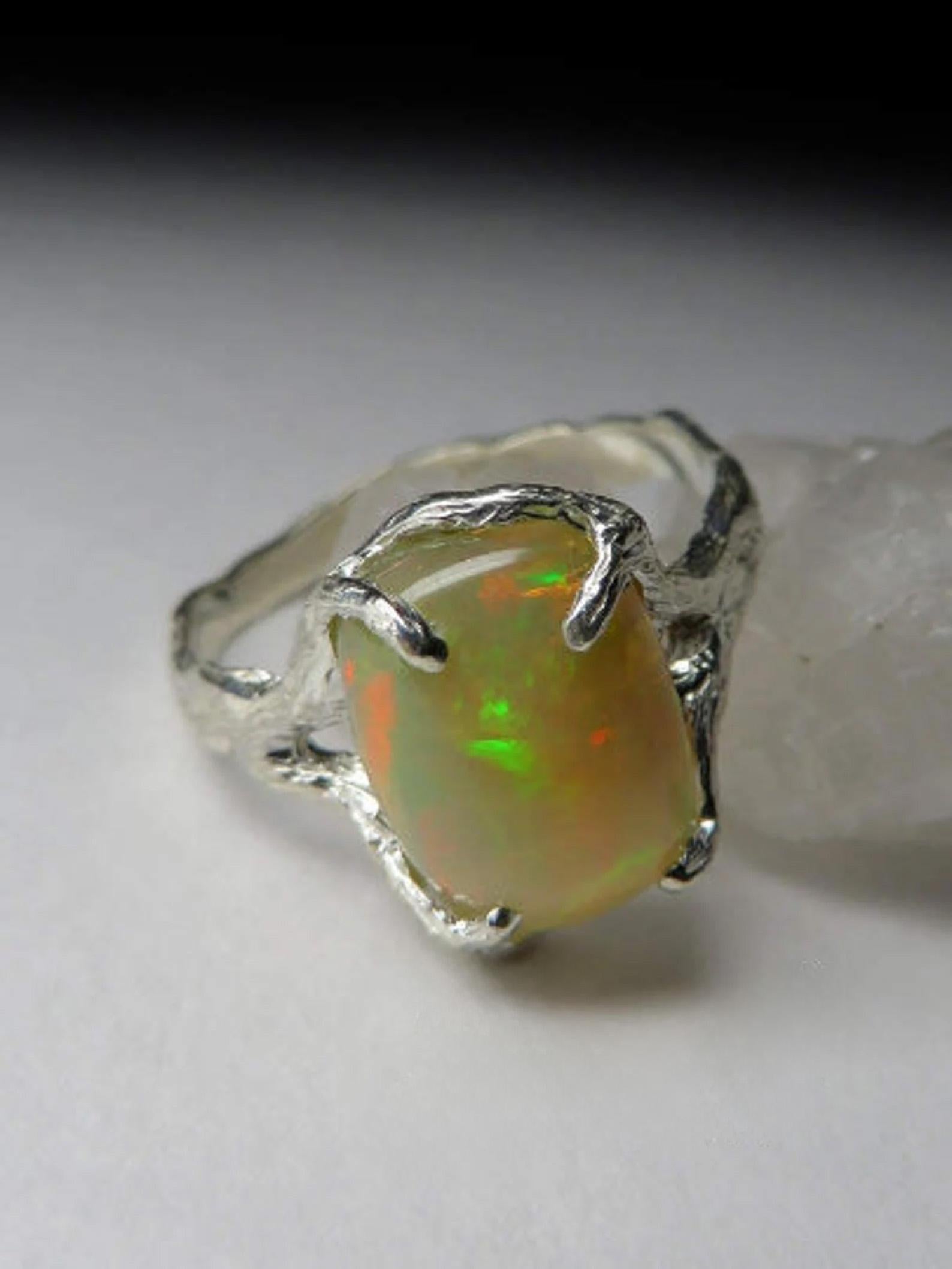 Anillo de plata con ópalo etíope vintage Piedra preciosa etíope natural Joyería fina en Bueno estado para la venta en Berlin, DE