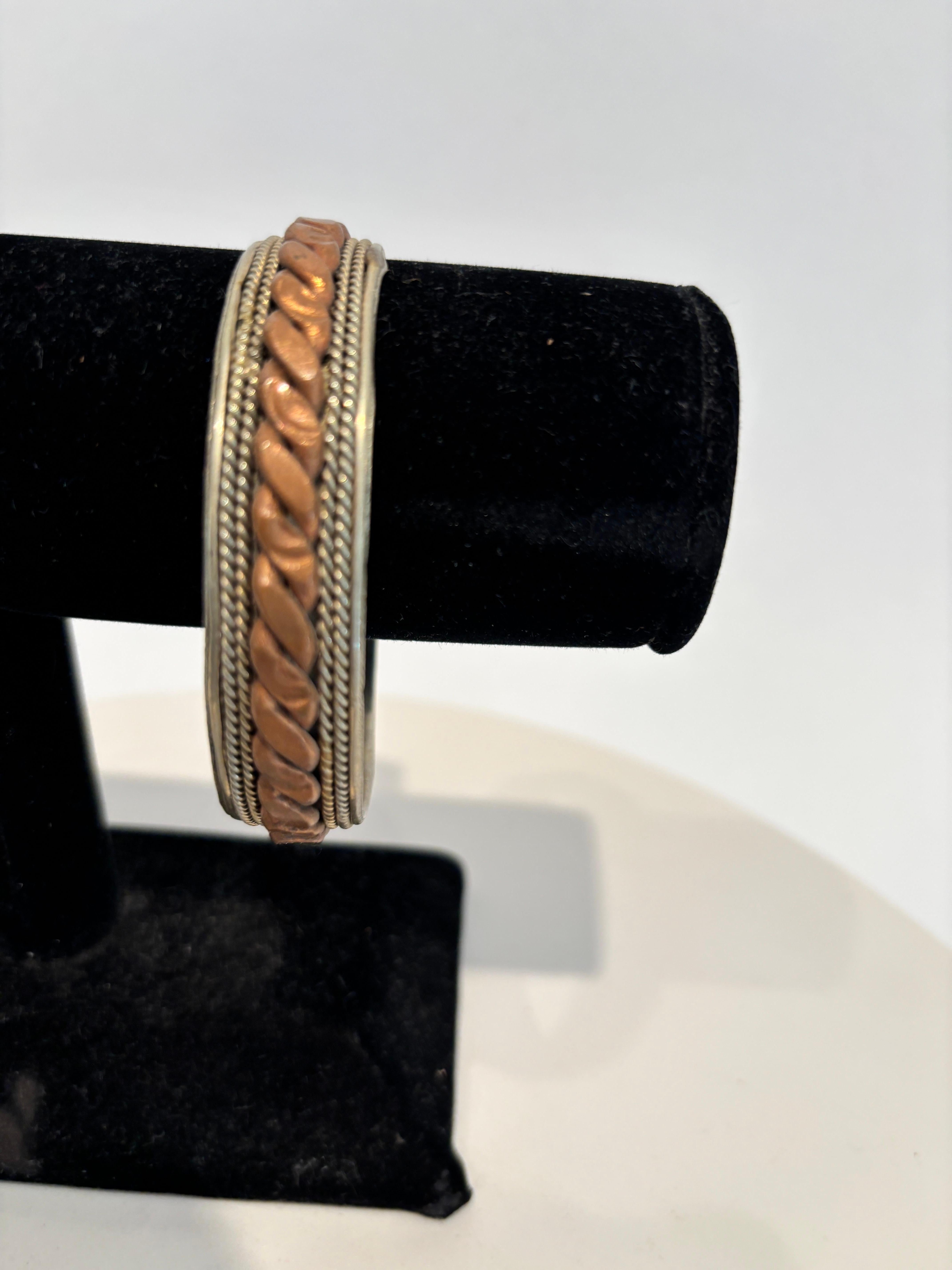Artigiano Bracciale etnico berbero nordafricano d'epoca in argento e rame in vendita