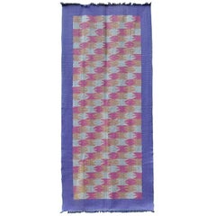 Alfombra rústica étnica vintage de Nepal con estampado Dhaka morado