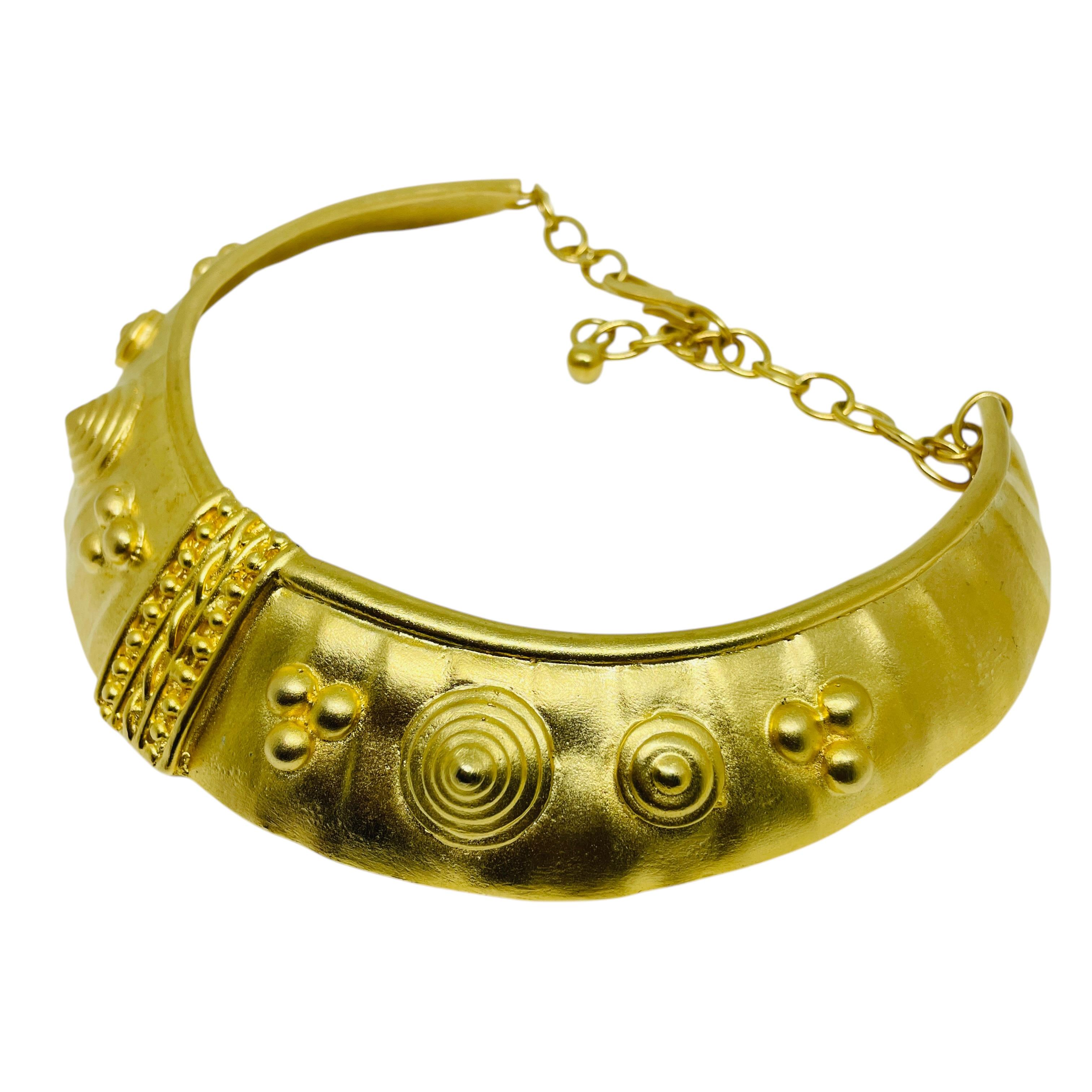 DETTAGLI

- senza segno

- tono oro 

- collana vintage di design

MISURE

-

CONDIZIONE

- ottime condizioni vintage con minimi segni di usura

Sku 50

❤️❤️ GIOIELLI VINTAGE DI DESIGN ❤️❤️

❤️❤️ ALEXANDER'S BOUTIQUE ❤️❤️