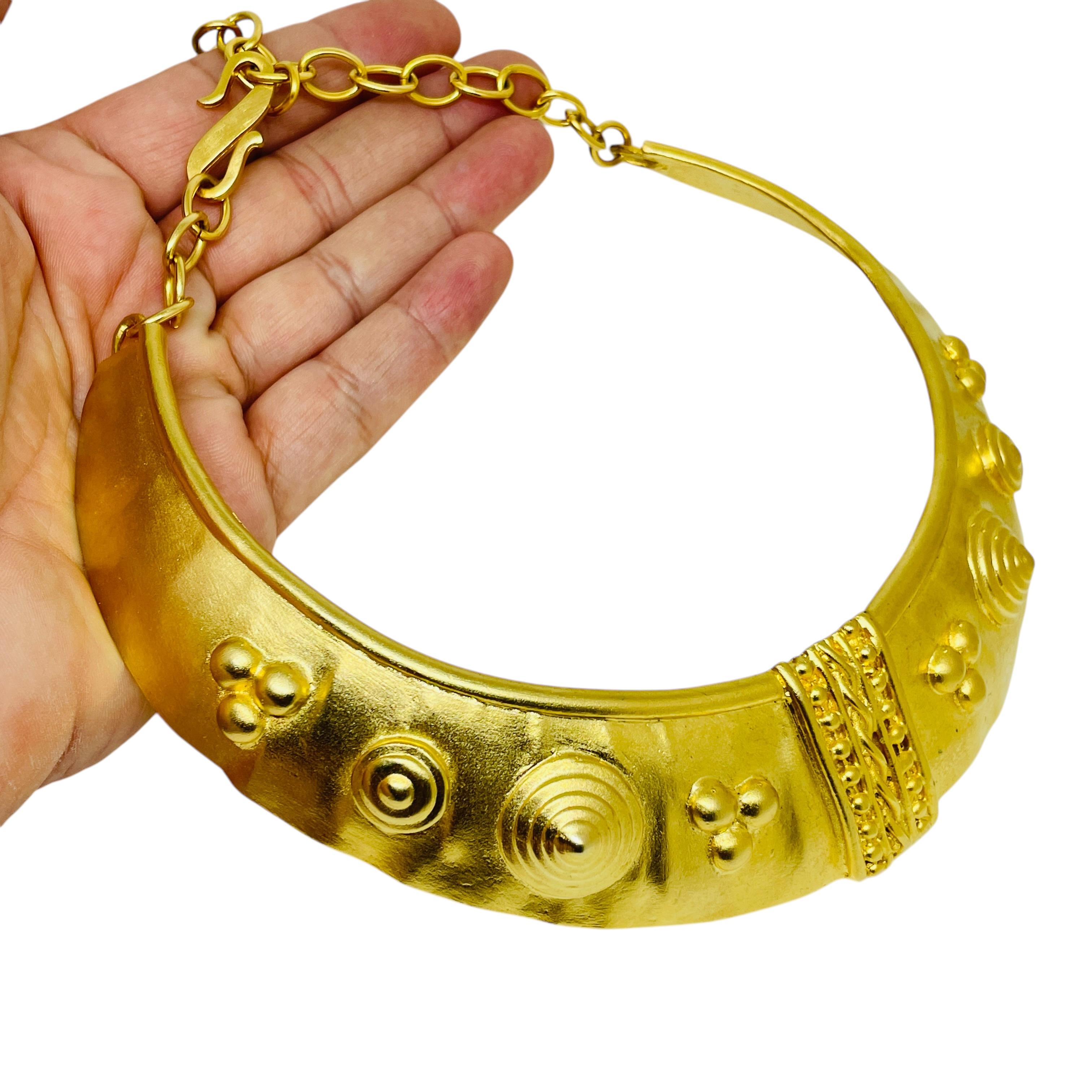 Collana girocollo d'epoca in oro massiccio etrusco opaco di design in vendita 1