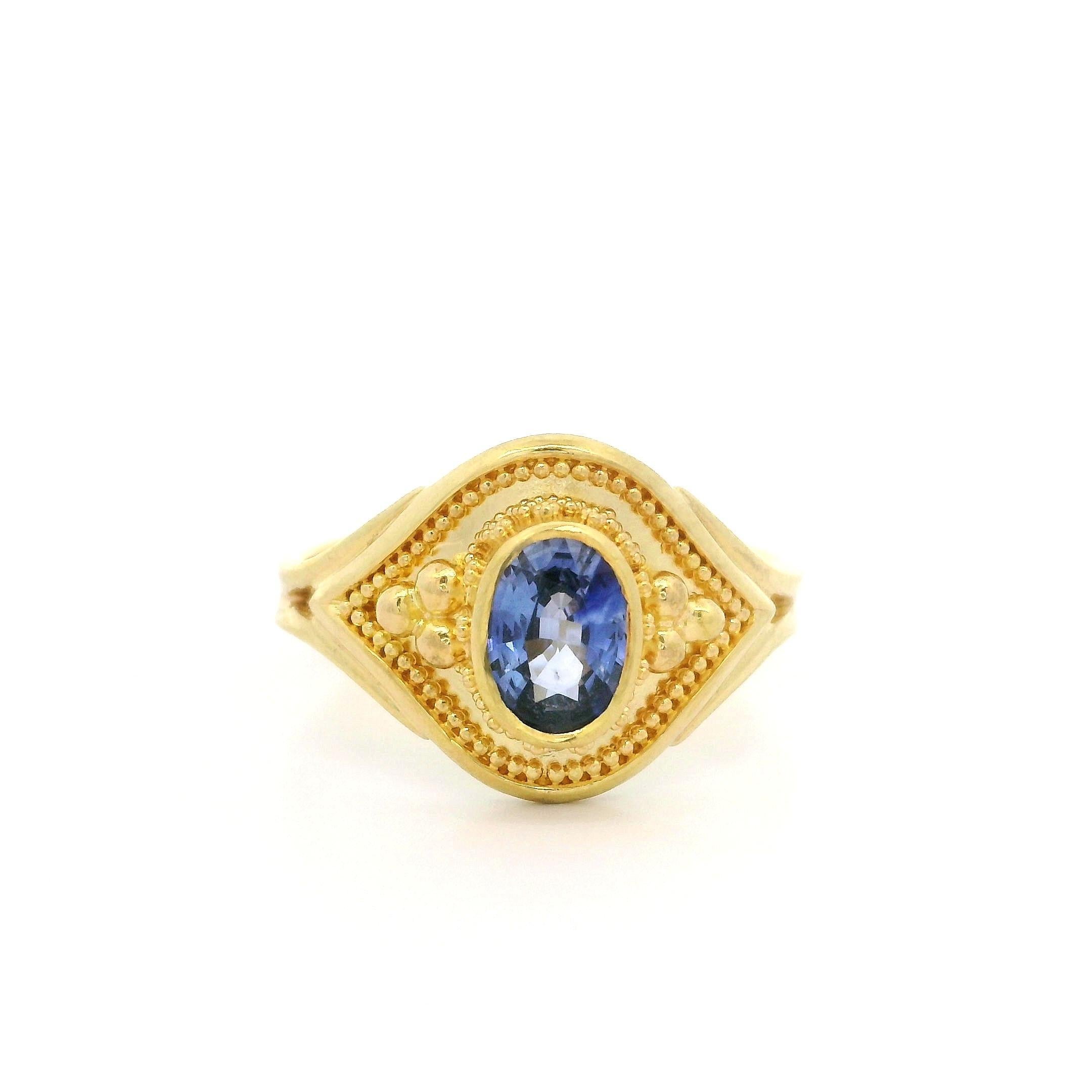 Vintage Etruscan Revival 18k Yellow Gold 1.05ct Bezel Sapphire Solitaire Ring In Excellent Condition For Sale In Montclair, NJ