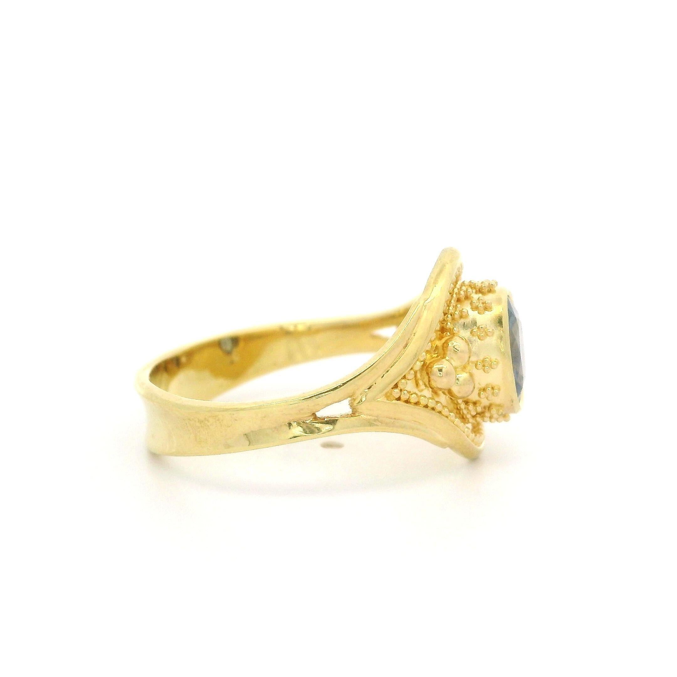 Vintage Etruscan Revival 18k Yellow Gold 1.05ct Bezel Sapphire Solitaire Ring For Sale 1