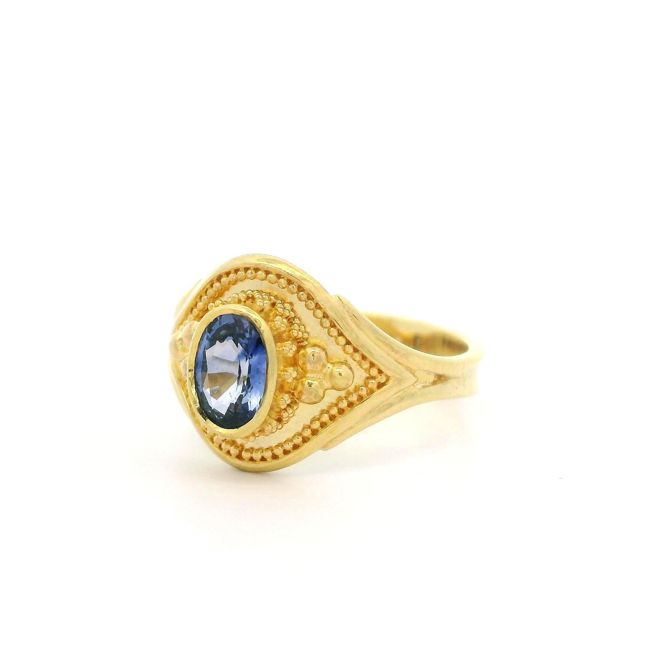 Vintage Etruscan Revival 18k Yellow Gold 1.05ct Bezel Sapphire Solitaire Ring For Sale 2