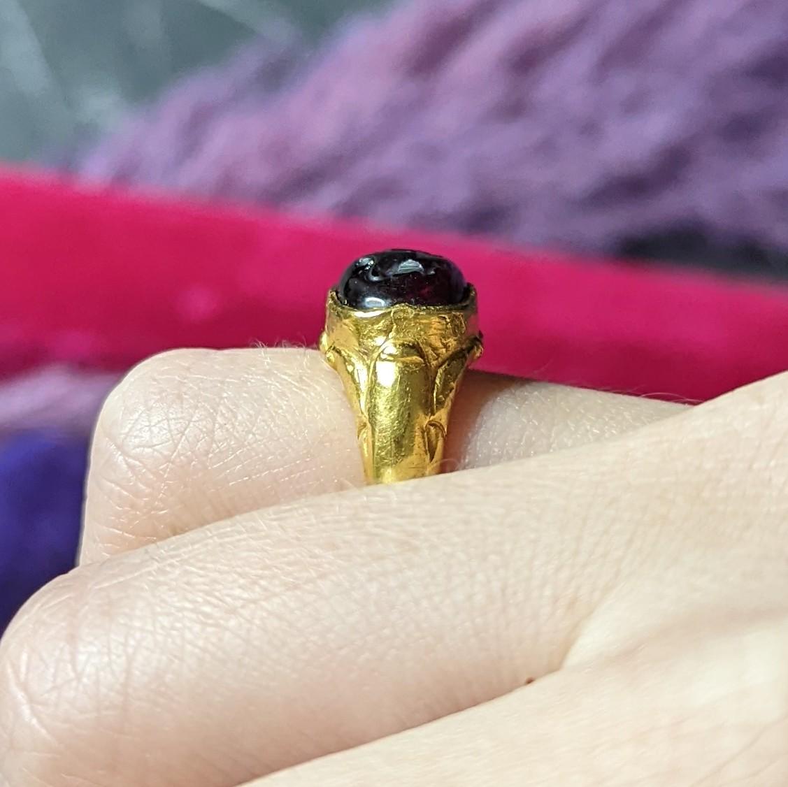 Vintage Etruscan Revival Garnet Intaglio 22 Karat Yellow Gold Lion Signet Ring 9