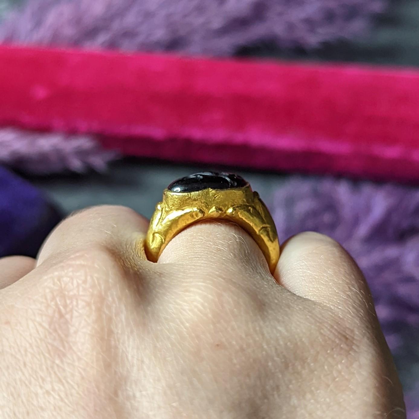 Vintage Etruscan Revival Garnet Intaglio 22 Karat Yellow Gold Lion Signet Ring 10