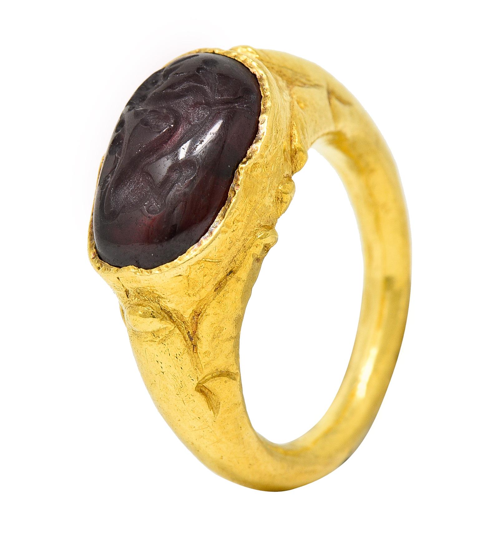 Vintage Etruscan Revival Garnet Intaglio 22 Karat Yellow Gold Lion Signet Ring 2