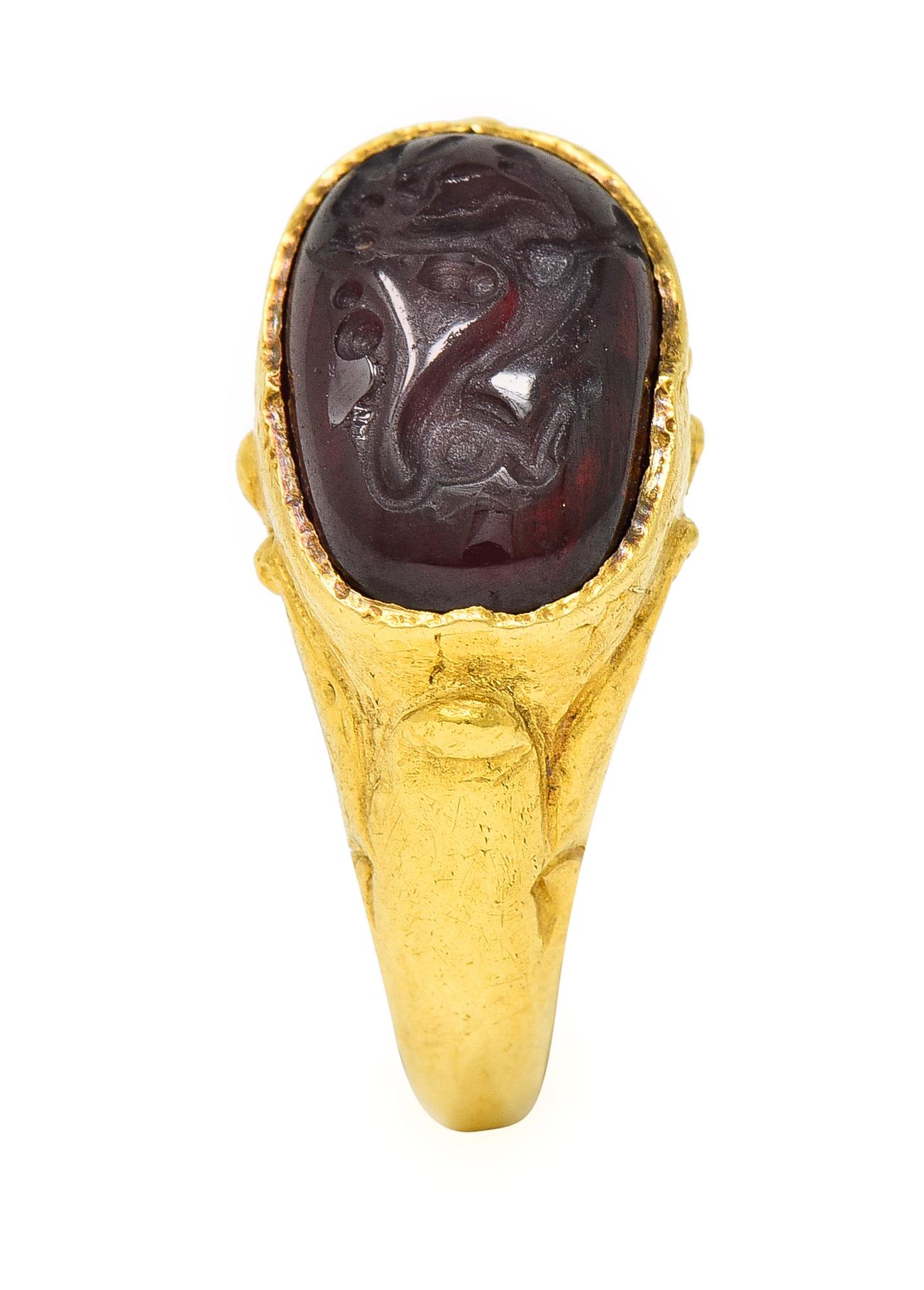 Vintage Etruscan Revival Garnet Intaglio 22 Karat Yellow Gold Lion Signet Ring 3