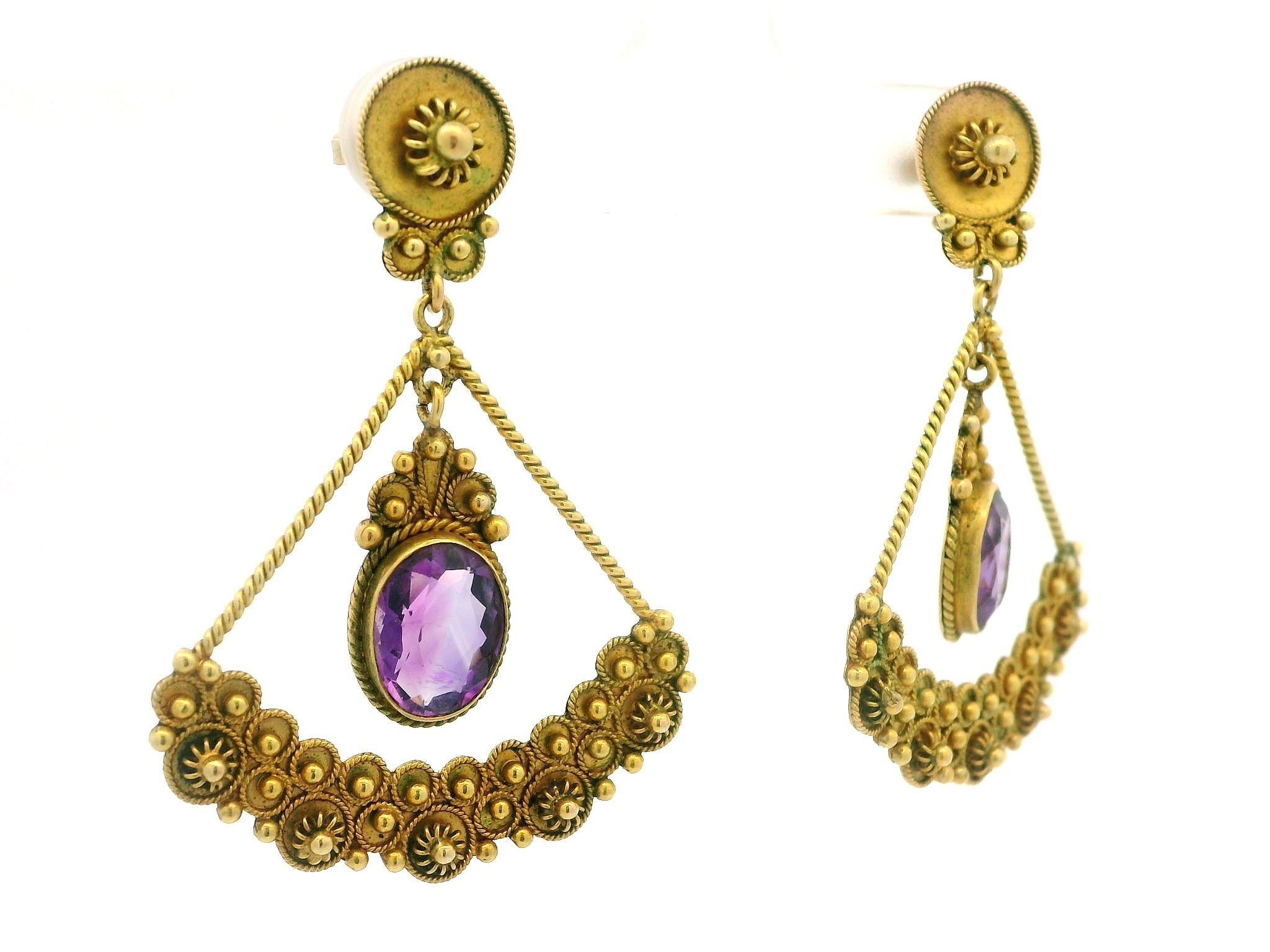 -Piedra(s)-
(2) Amatista genuina natural - Talla oval - Engaste en bisel - Color púrpura - 7x9mm - 3,50(aprox.)

Material: Pendientes de oro amarillo macizo de 18 quilates con monturas y postes de oro de 14 quilates
Peso: 8.66 gramos
Soporte: Poste