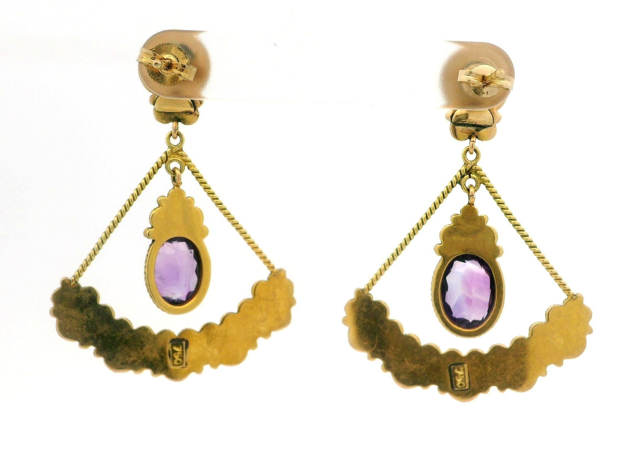 Pendientes colgantes de abanico de amatista en oro amarillo macizo de la época del renacimiento etrusco Corte oval en venta