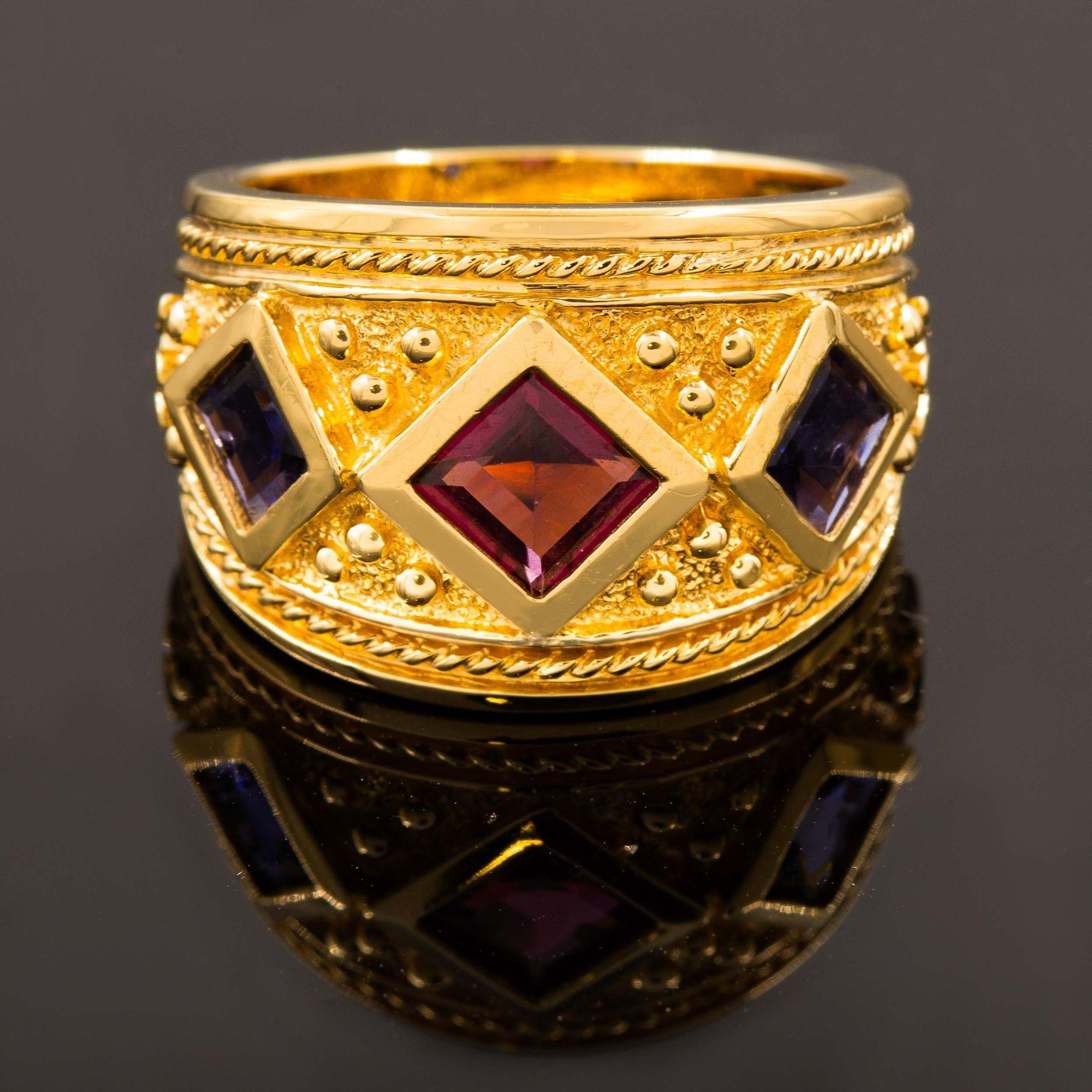 Vintage-Ring aus 14 Karat Gelbgold und Edelsteinen im etruskischen Revival-Stil, Größe 8 im Angebot 6