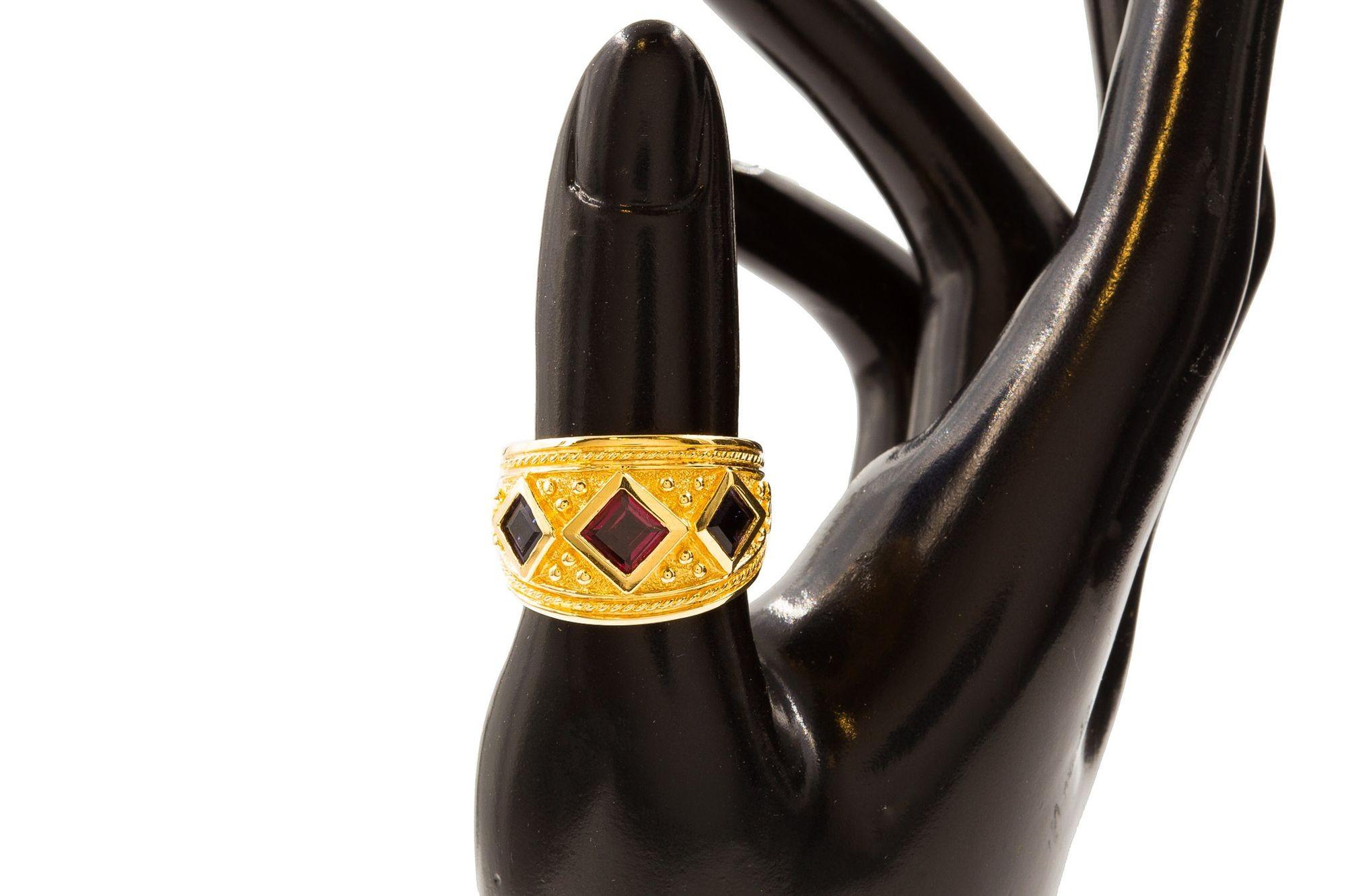 Vintage-Ring aus 14 Karat Gelbgold und Edelsteinen im etruskischen Revival-Stil, Größe 8 im Zustand „Gut“ im Angebot in Shippensburg, PA