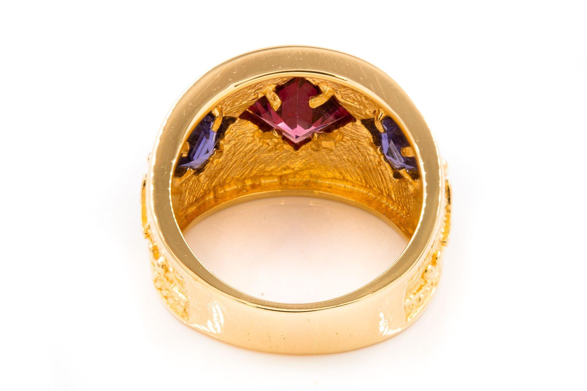 Vintage-Ring aus 14 Karat Gelbgold und Edelsteinen im etruskischen Revival-Stil, Größe 8 (Gold) im Angebot